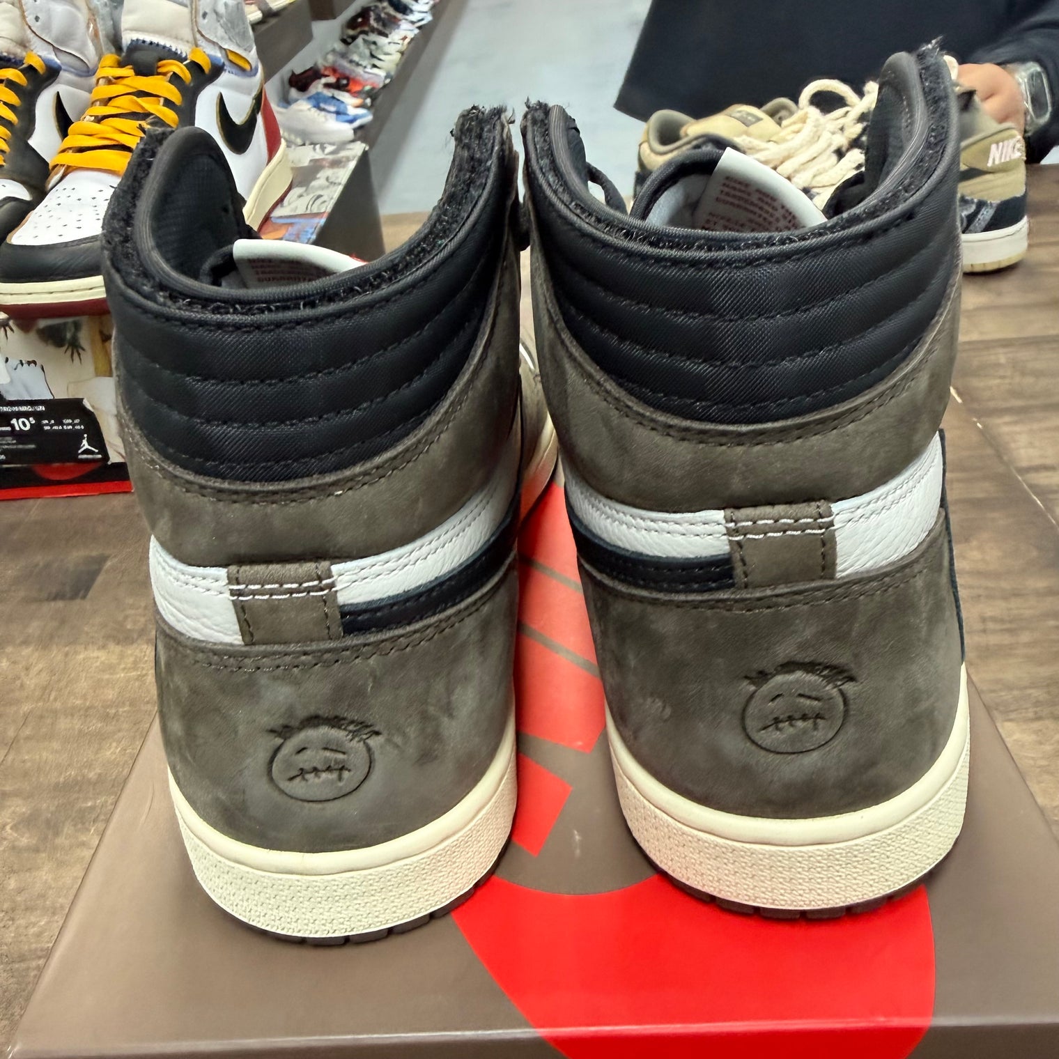 Travis Scott Mocha Jordan 1 Retro High OG SP (Lightly Worn)