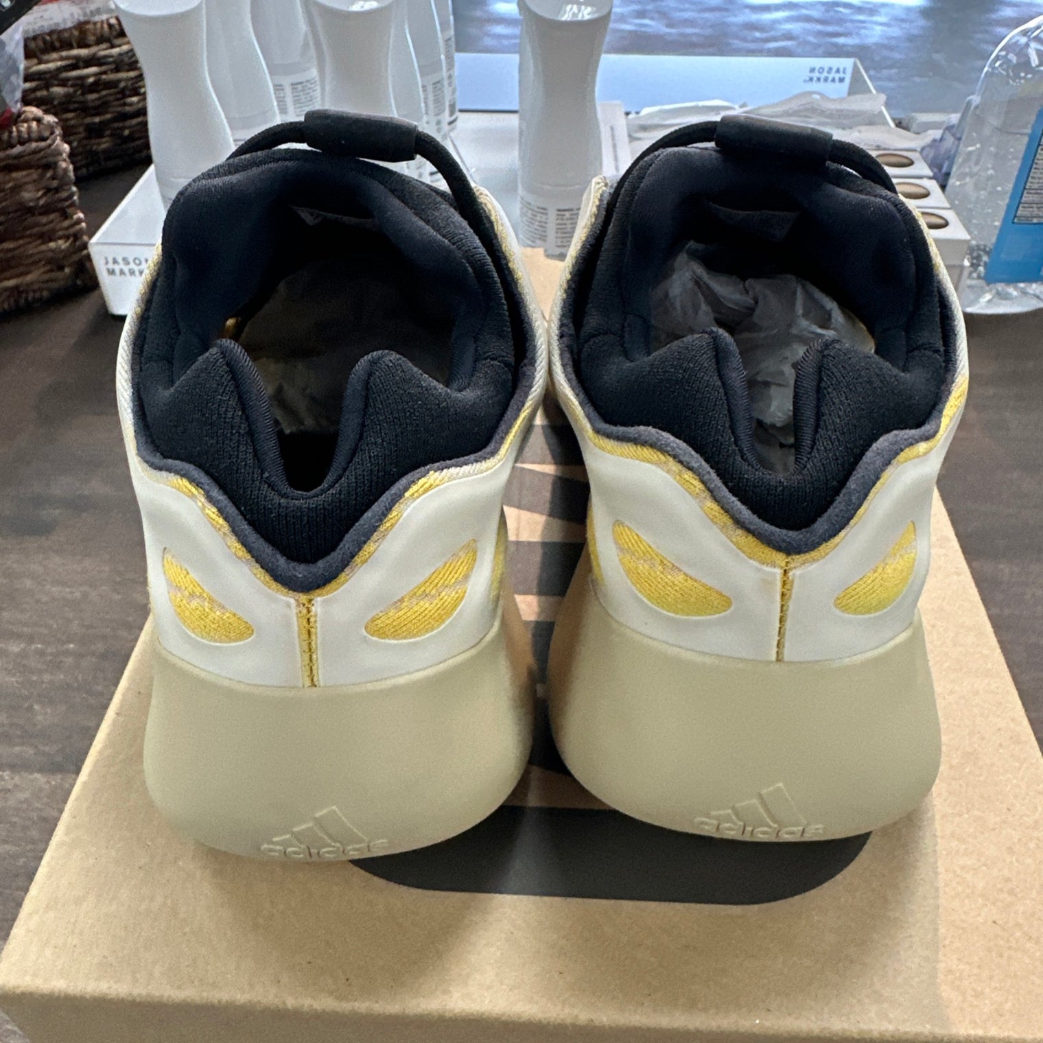 Safflower Yeezy 700 V3 (USED)