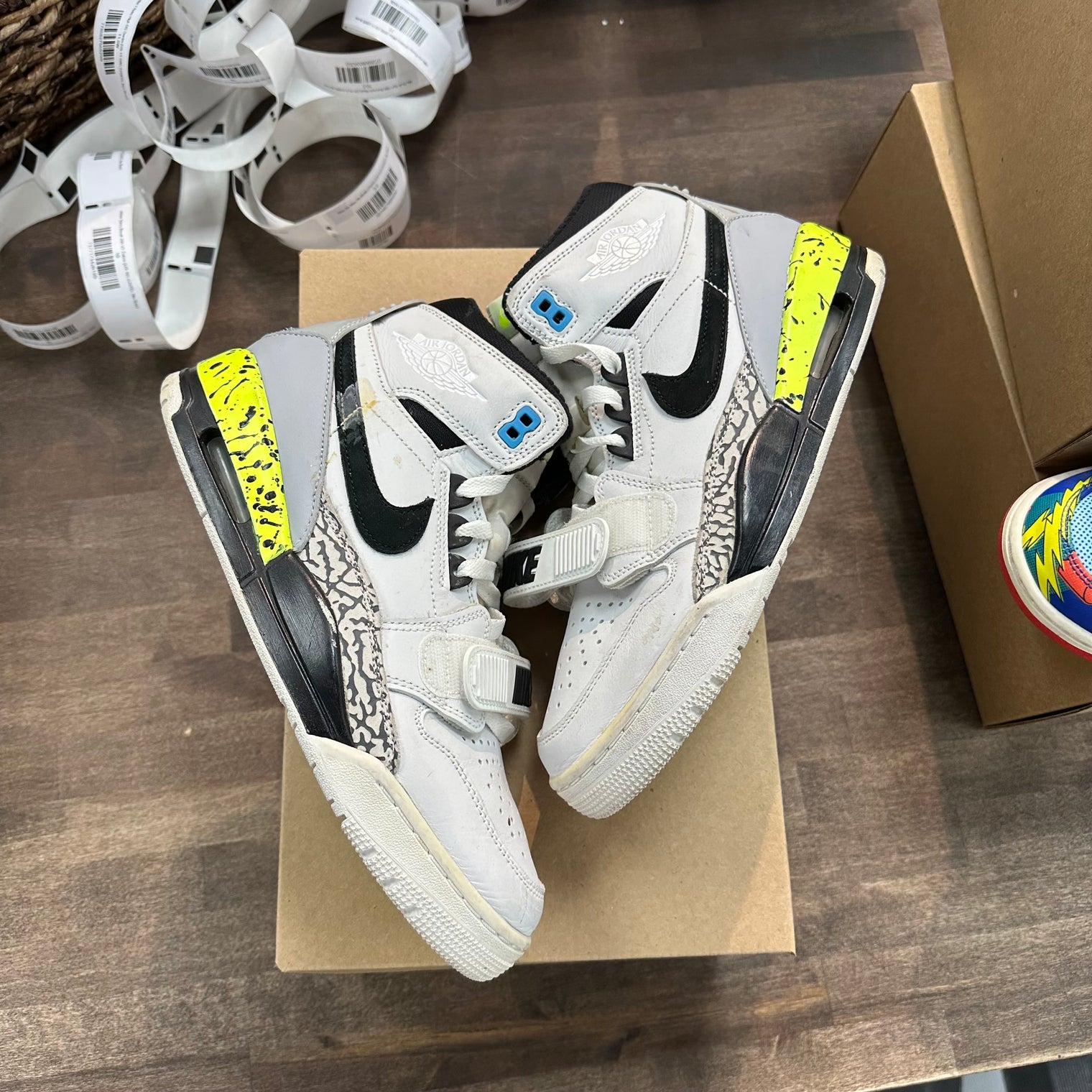 Jordan Legacy 312 Command Force Volt (US 9) (USED, No Box)