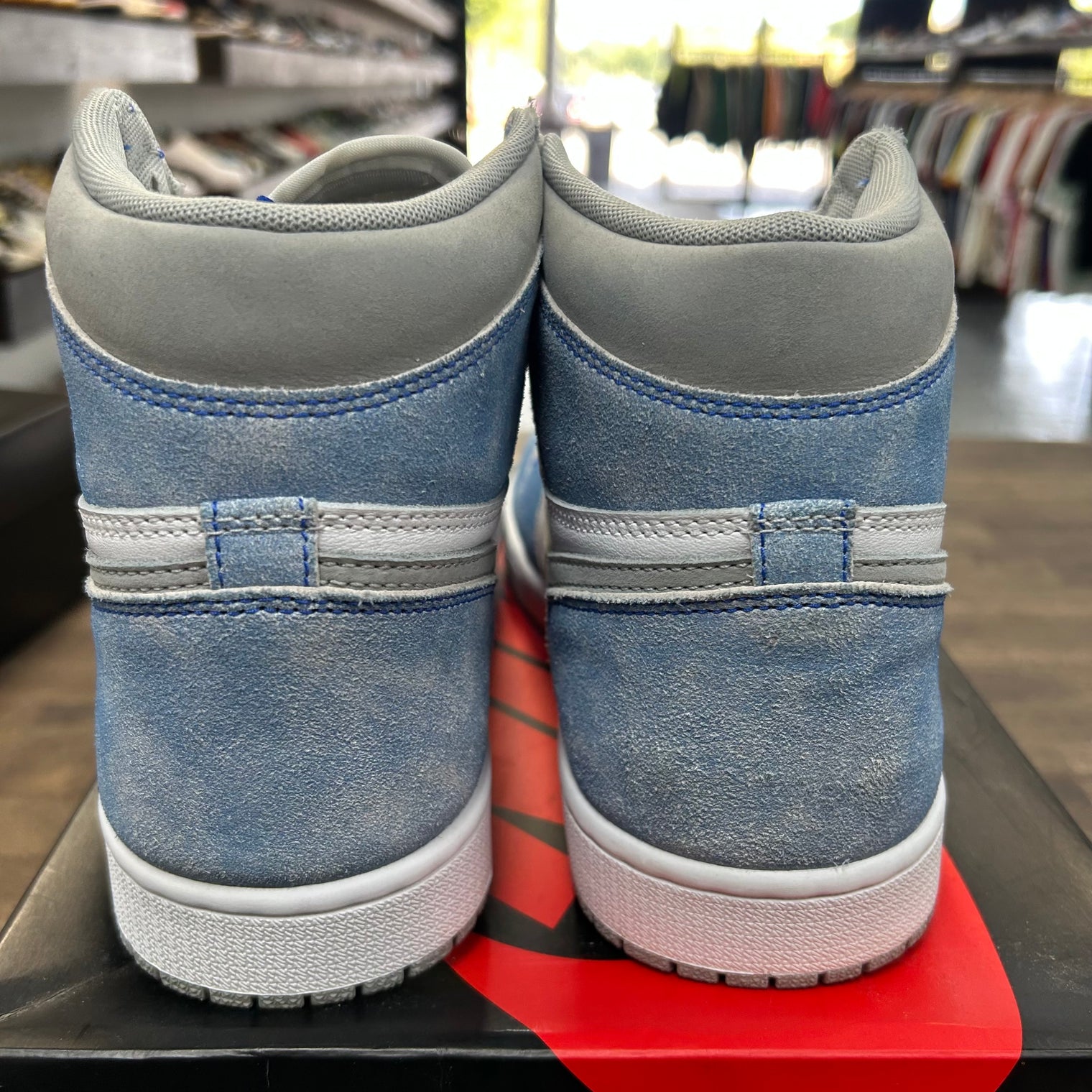 Hyper Royal Jordan 1 High (Used)