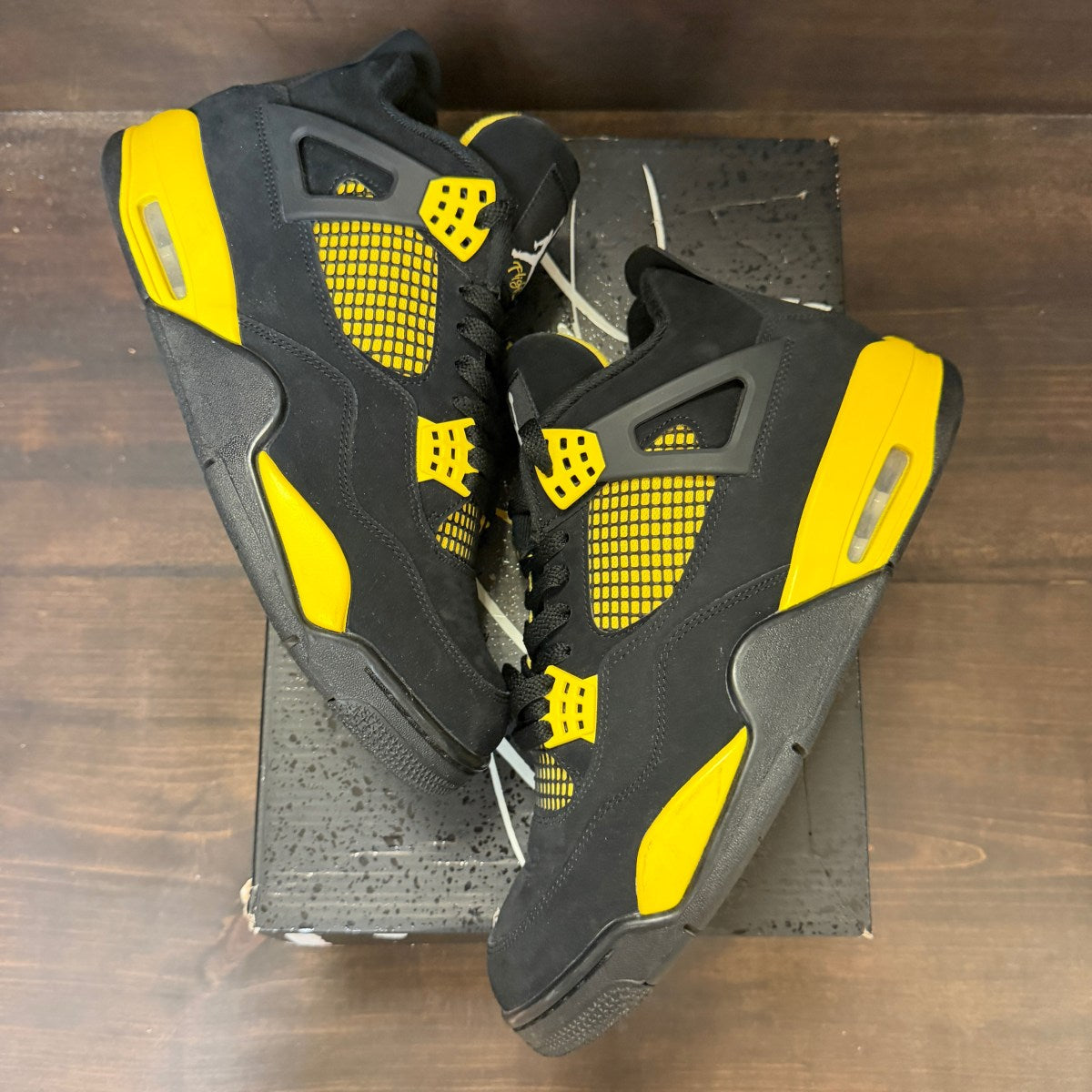 Jordan 4 Retro Thunder (2023) - Image 2