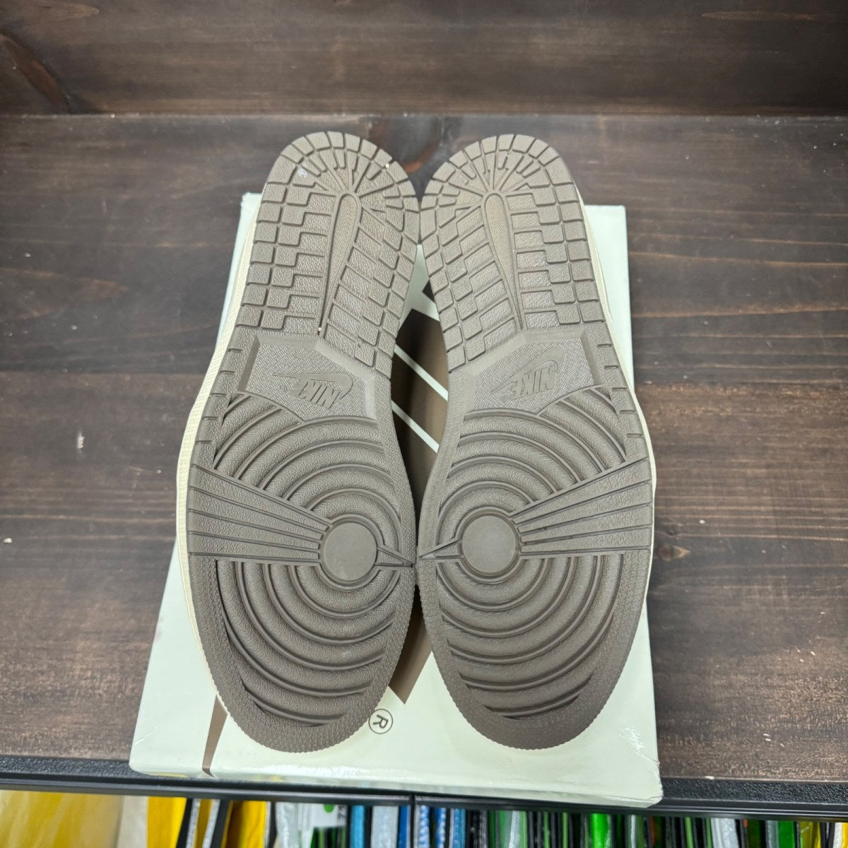 Jordan 1 Retro Low OG SP Travis Scott Reverse Mocha - Image 6