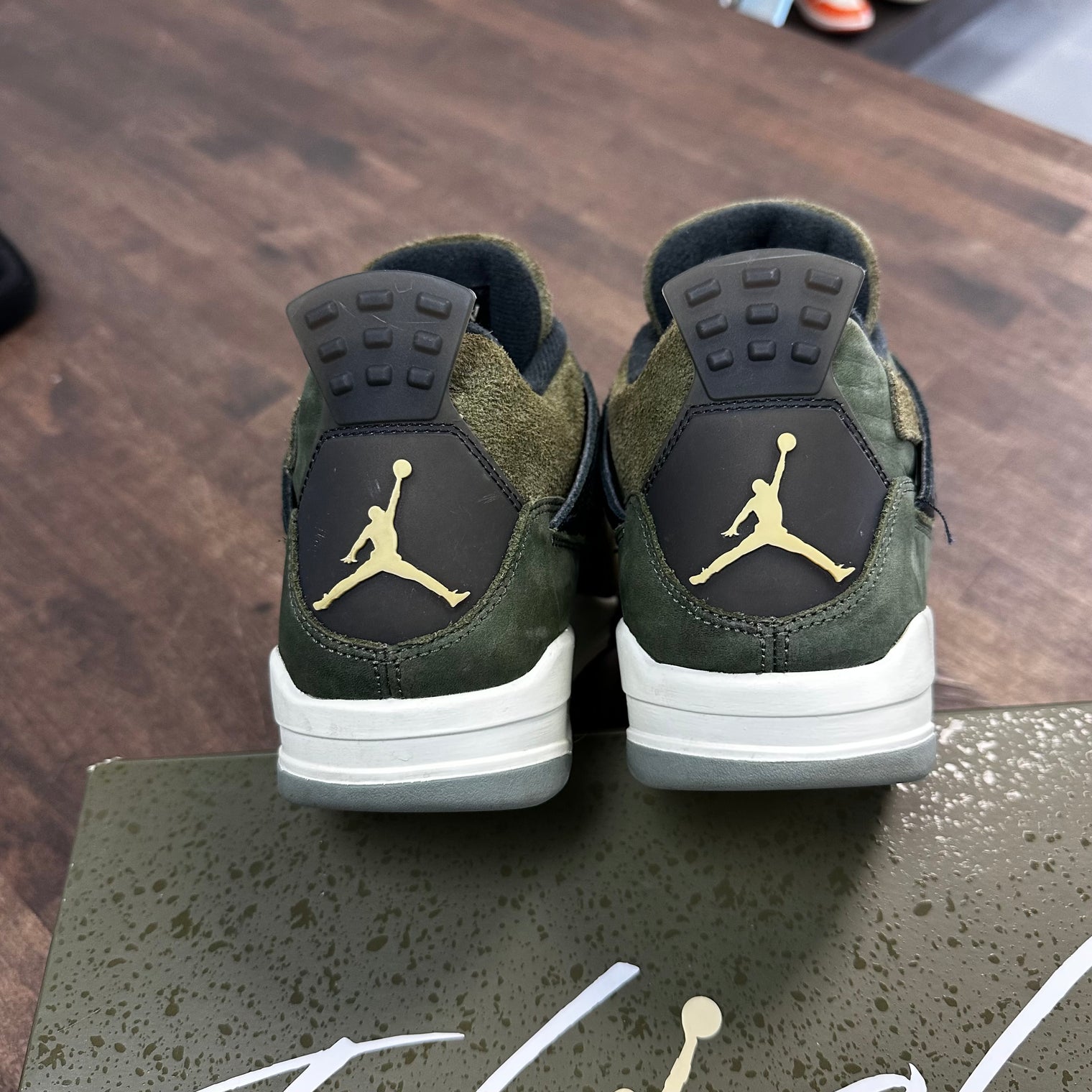 Craft Olive Jordan 4 (USED)