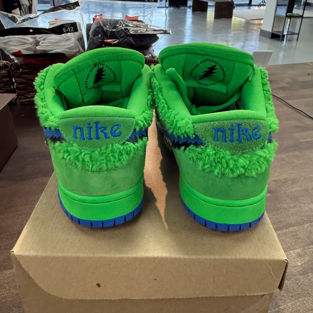 Nike SB Dunk Low Grateful Dead Bears Green Size 12 (Pre-Owned) - Image 4