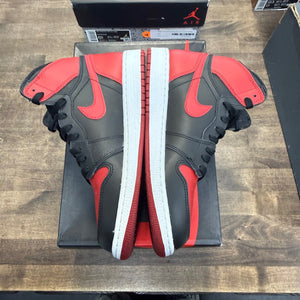Jordan 1 Retro Bred Banned (2016) (GS) Size 7Y (Pre-Owned) - Image 3