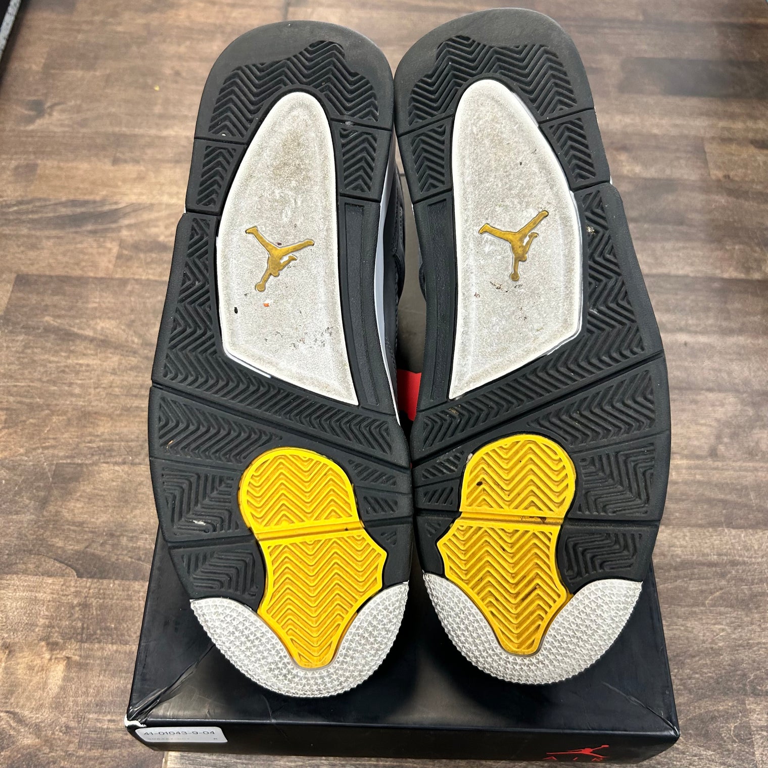 Cool Grey Jordan 4 Retro (USED)