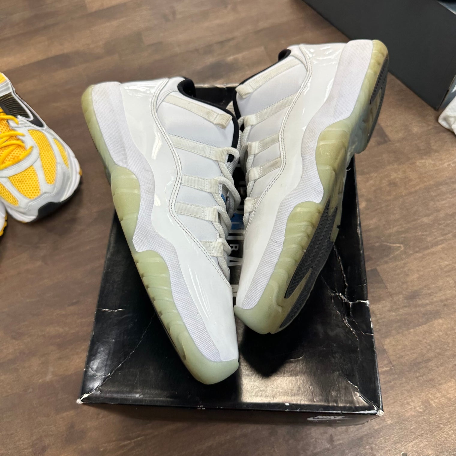 Legend Blue Jordan 11 Low (USED)