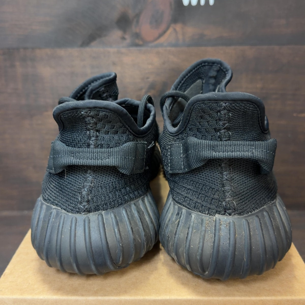 adidas Yeezy Boost 350 V2 Onyx Size 11.5 (Pre-Owned) - Image 4