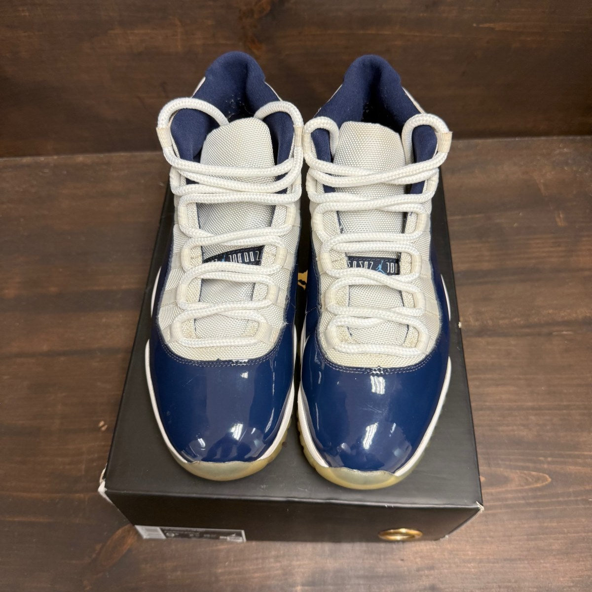 Jordan 11 Retro UNC Win Like 82 Size 9.5 (Pre-Owned) - Image 3