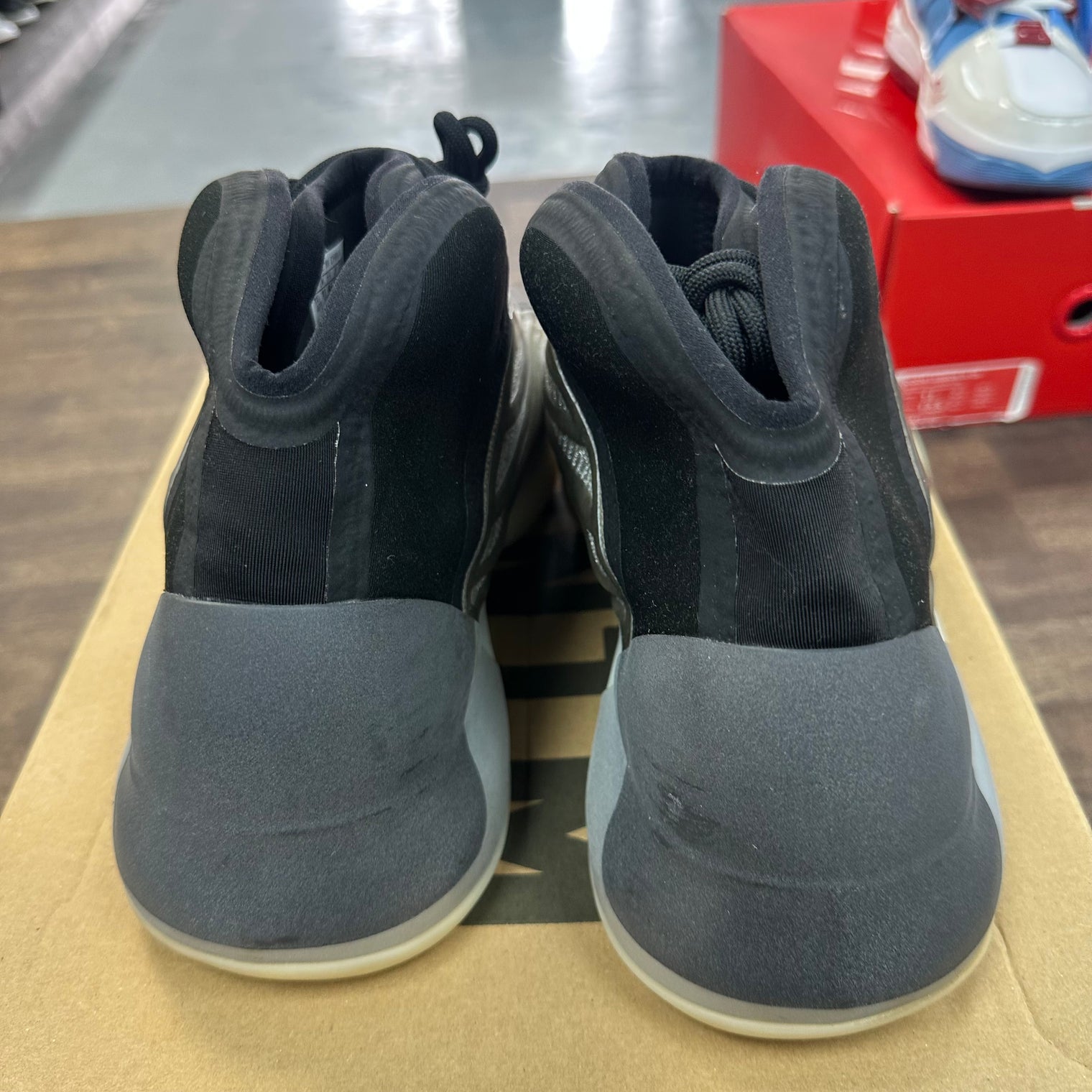 Barium Quantum Yeezy QNTM (USED)