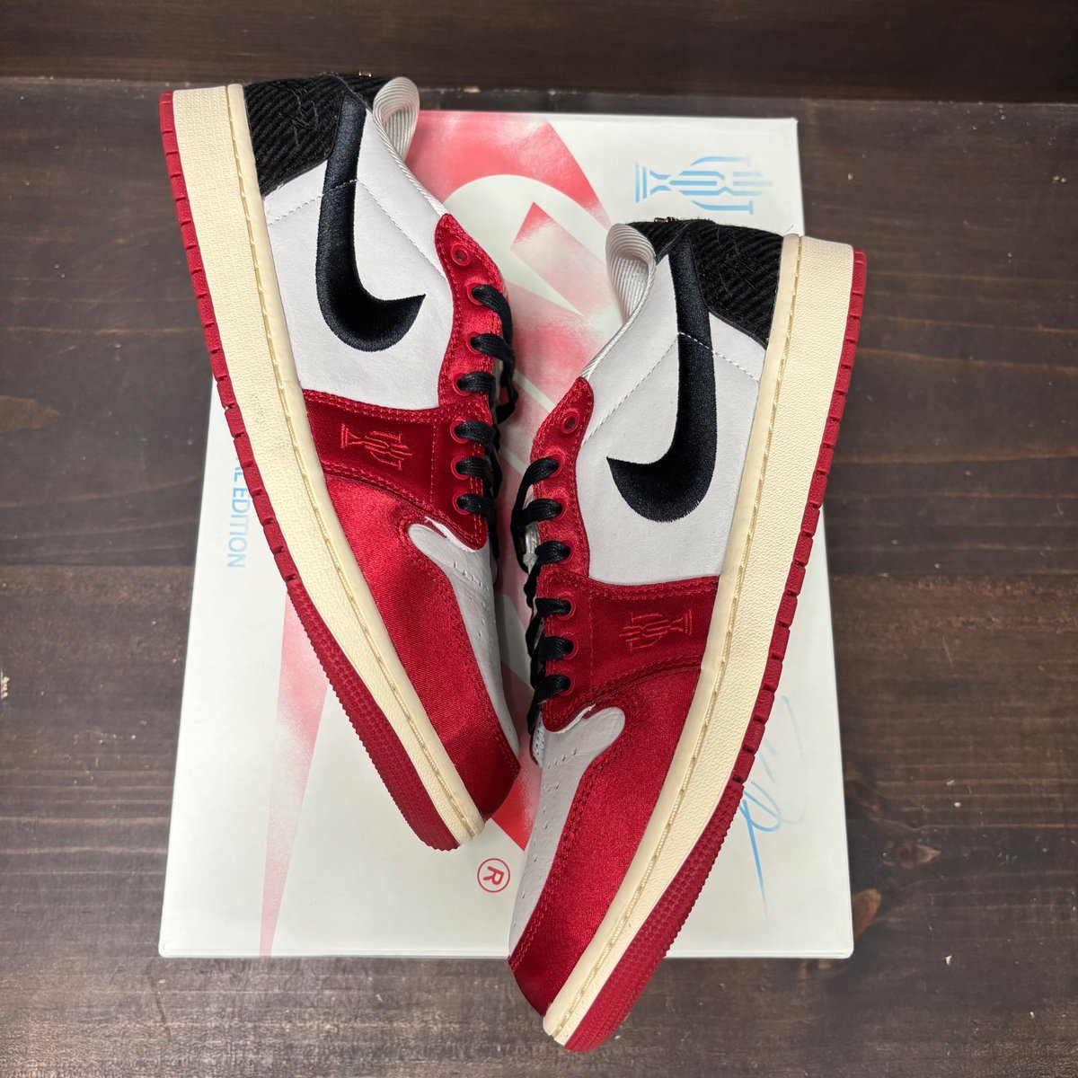 Jordan 1 Retro Low OG Trophy Room Rookie Card Away Size 10 (Pre-Owned) - back