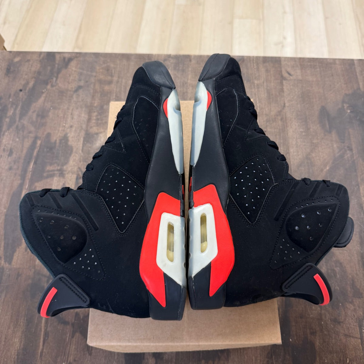 Jordan 6 Retro Black Infrared (2019) Size 13 (Pre-Owned) - Image 4