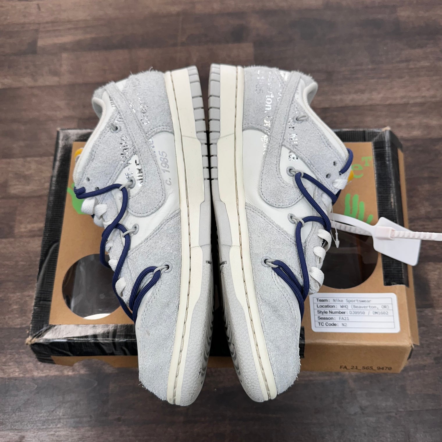 Lot 18 Off-White Nike Dunk Low (USED)