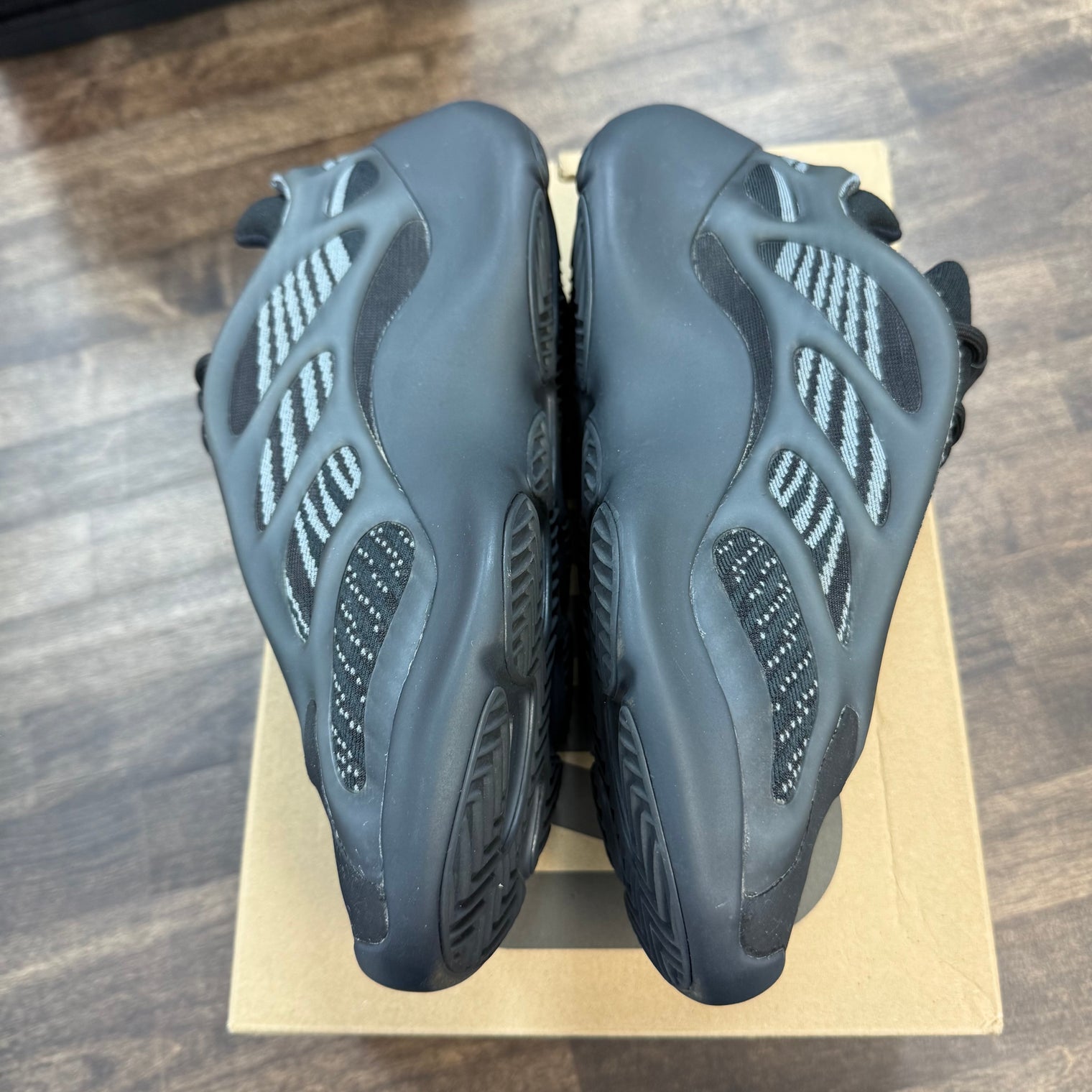 Dark Glow Yeezy 700 V3 (USED)