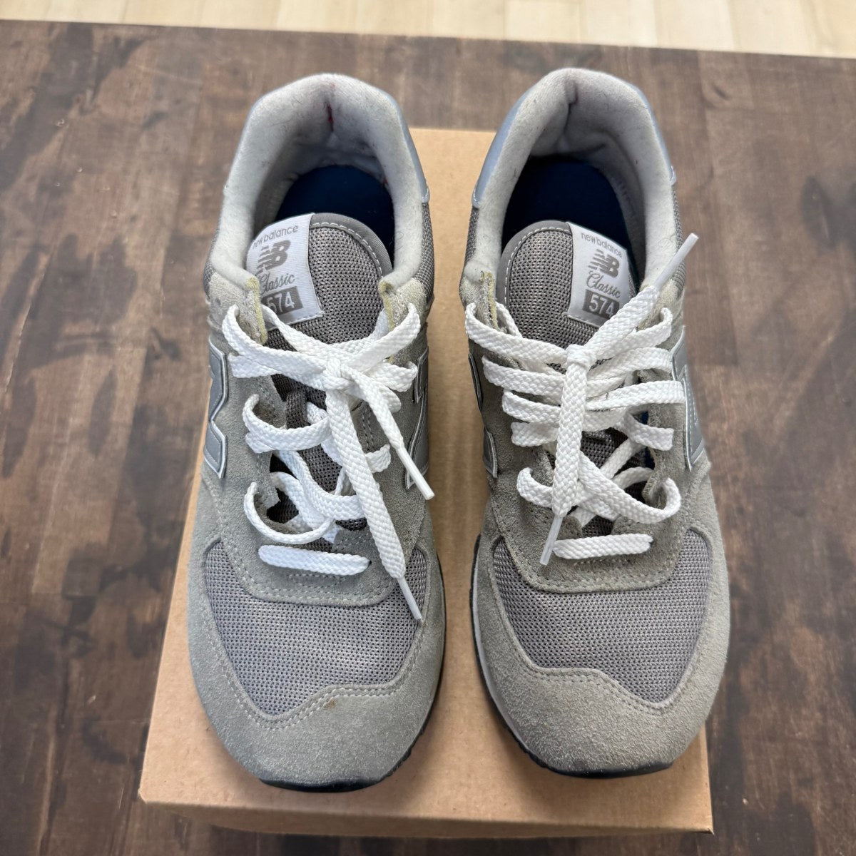 New Balance 574 Grey White Size 9.5 (Pre-Owned) - Image 2