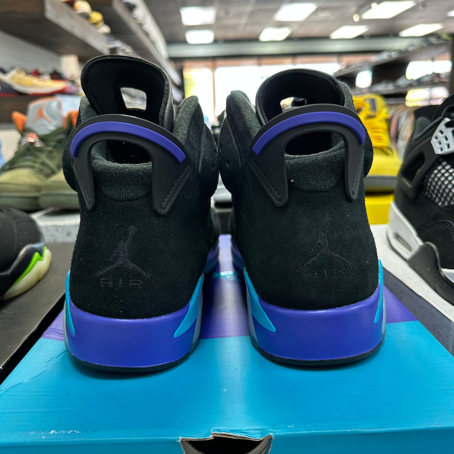 Aqua Jordan 6 Retro (USED)