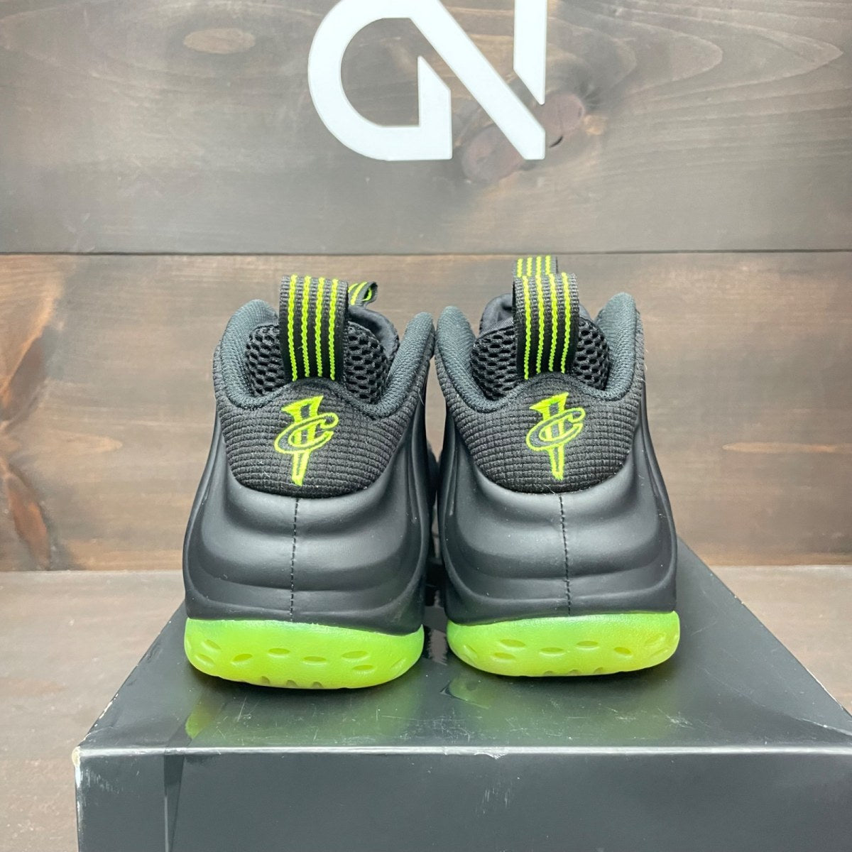 Nike Air Foamposite One Black Volt - Image 5