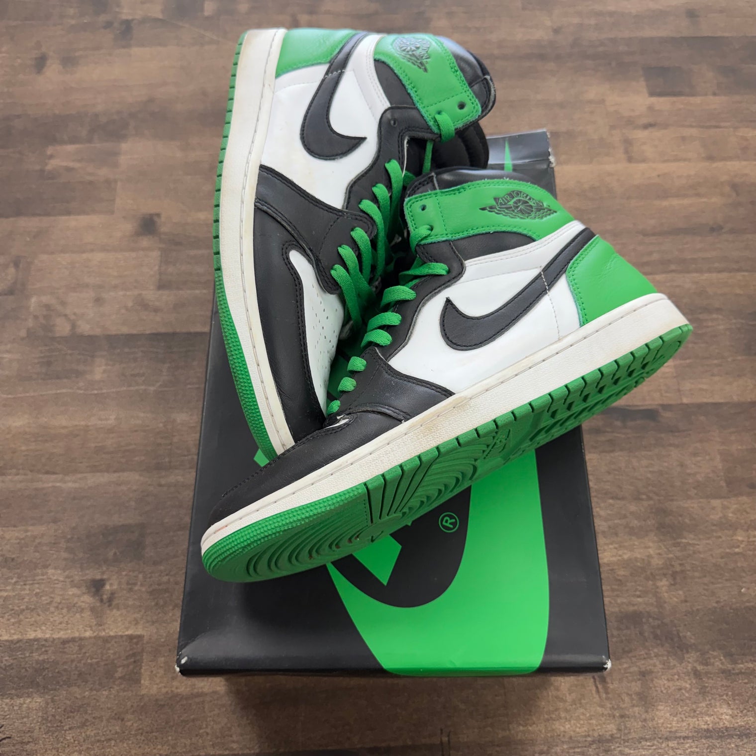 Jordan 1 Retro High OG Lucky Green (US 10.5) (USED)