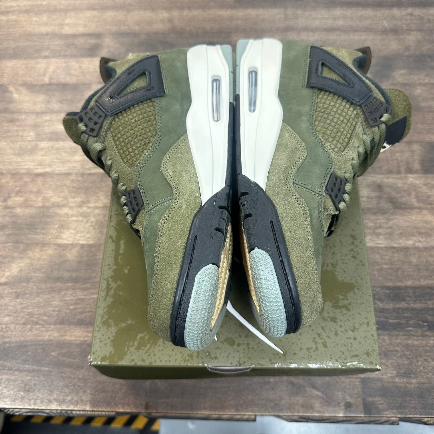 Craft Olive Jordan 4 (USED)