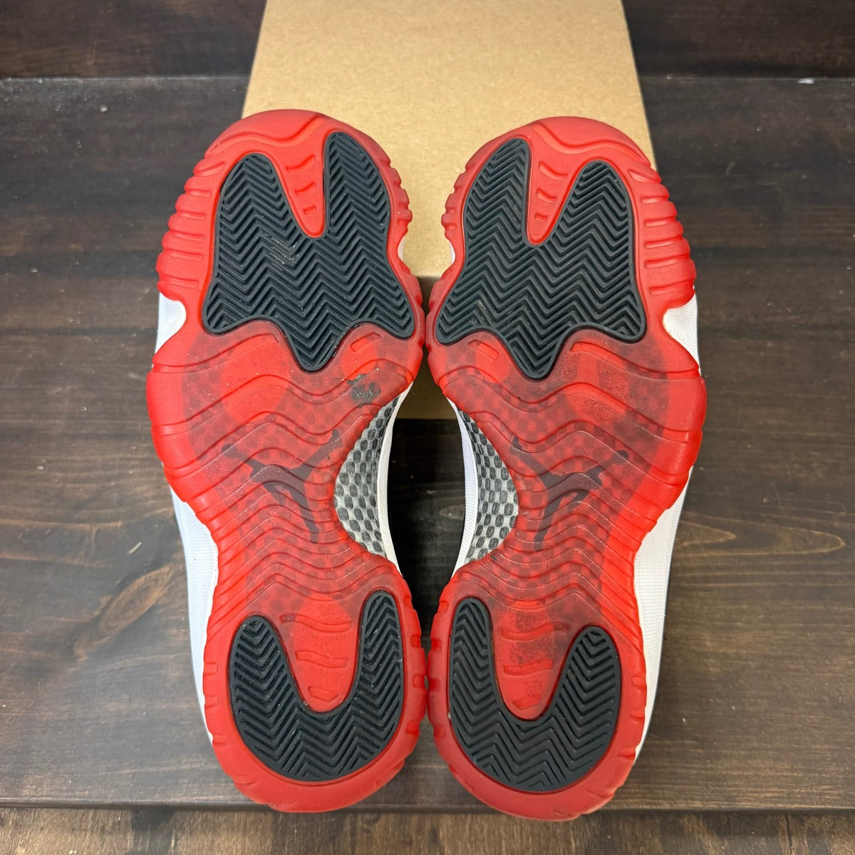 Jordan 11 Retro Low Bred (2015) Size 9 (Pre-Owned) - Image 6