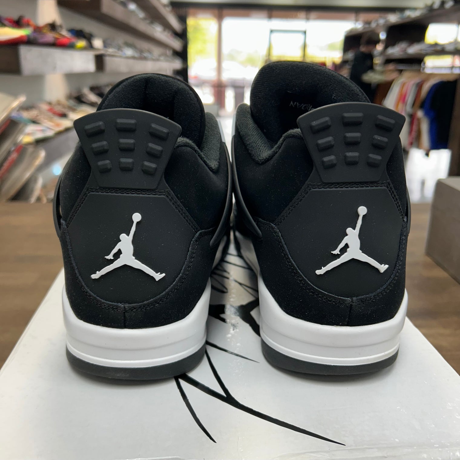 White Thunder Jordan 4 Retro (USED)