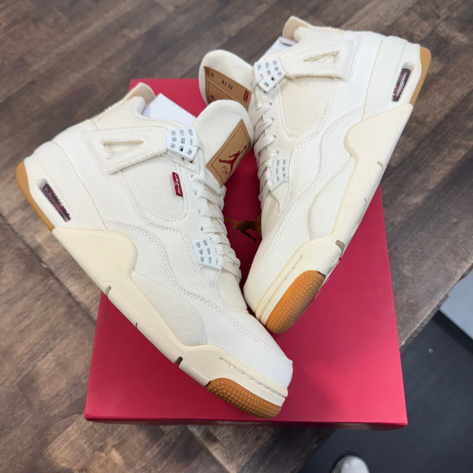 Levi's White Jordan 4 (Levi's Tag) (USED)
