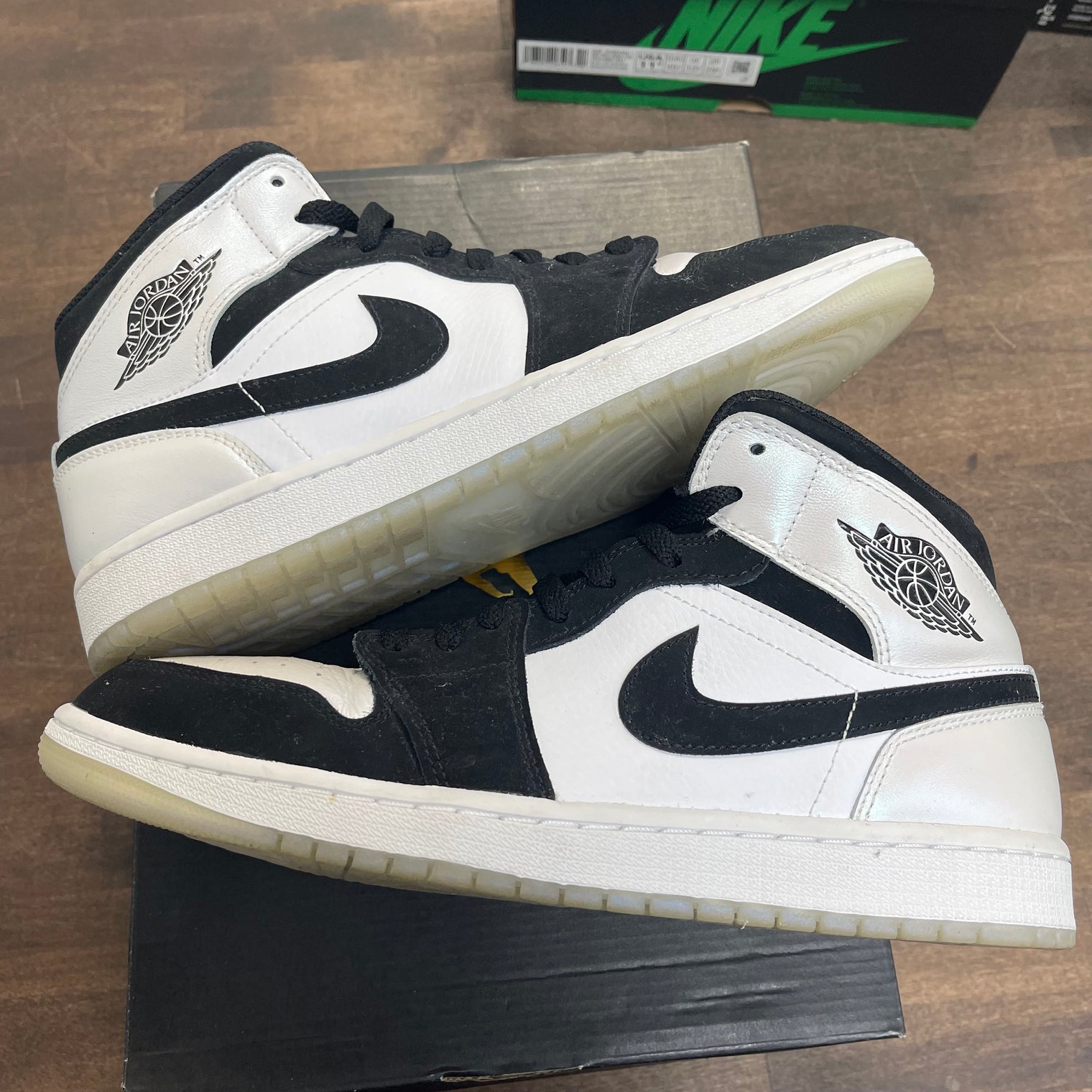 Diamond Short Jordan 1 Mid (USED)