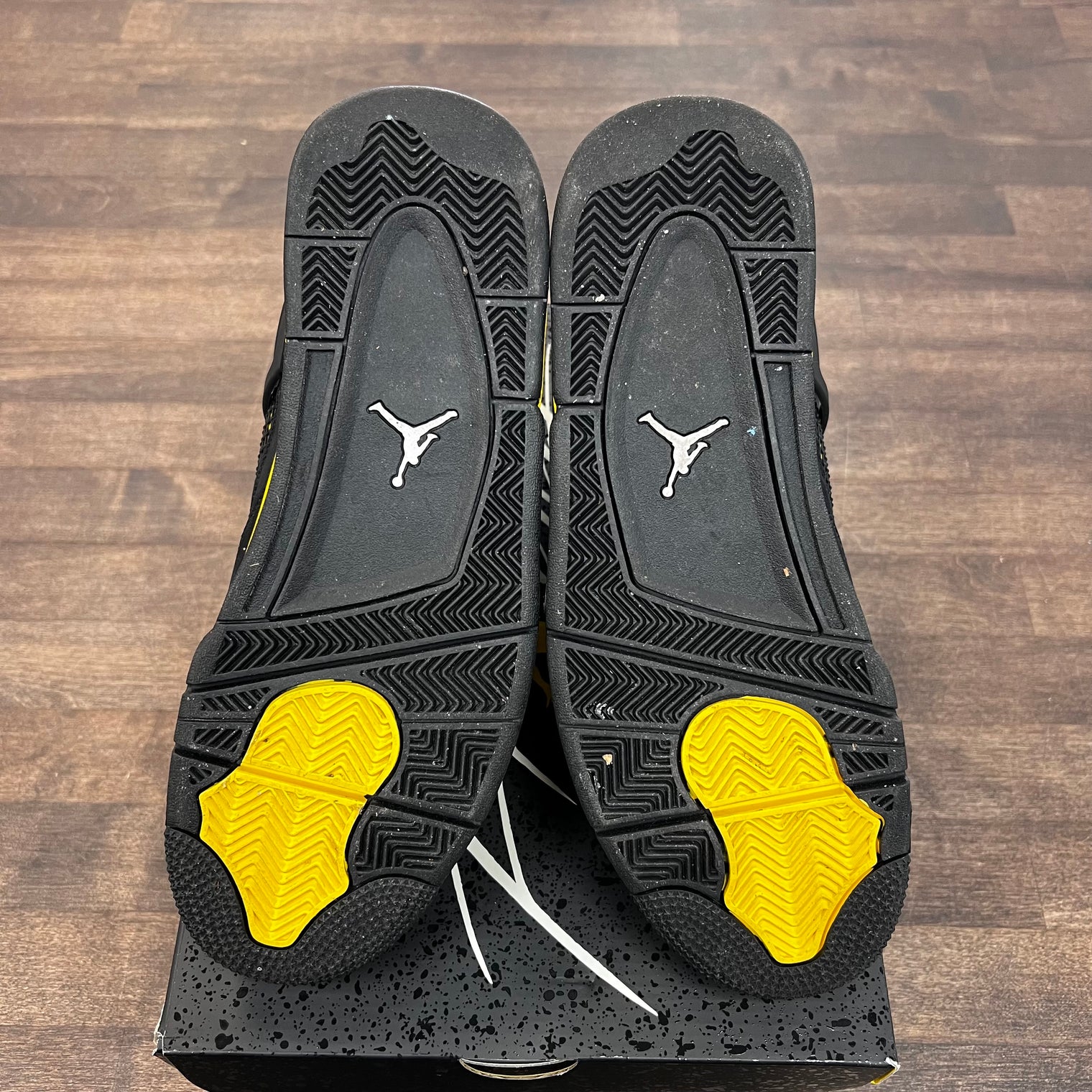 Yellow Thunder Jordan 4 (USED)