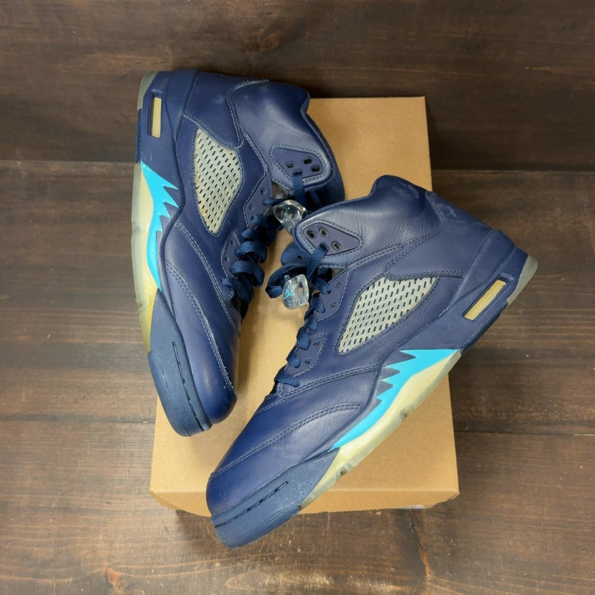 Jordan 5 Retro Pre-Grape Size 10.5 (Pre-Owned) - Image 2