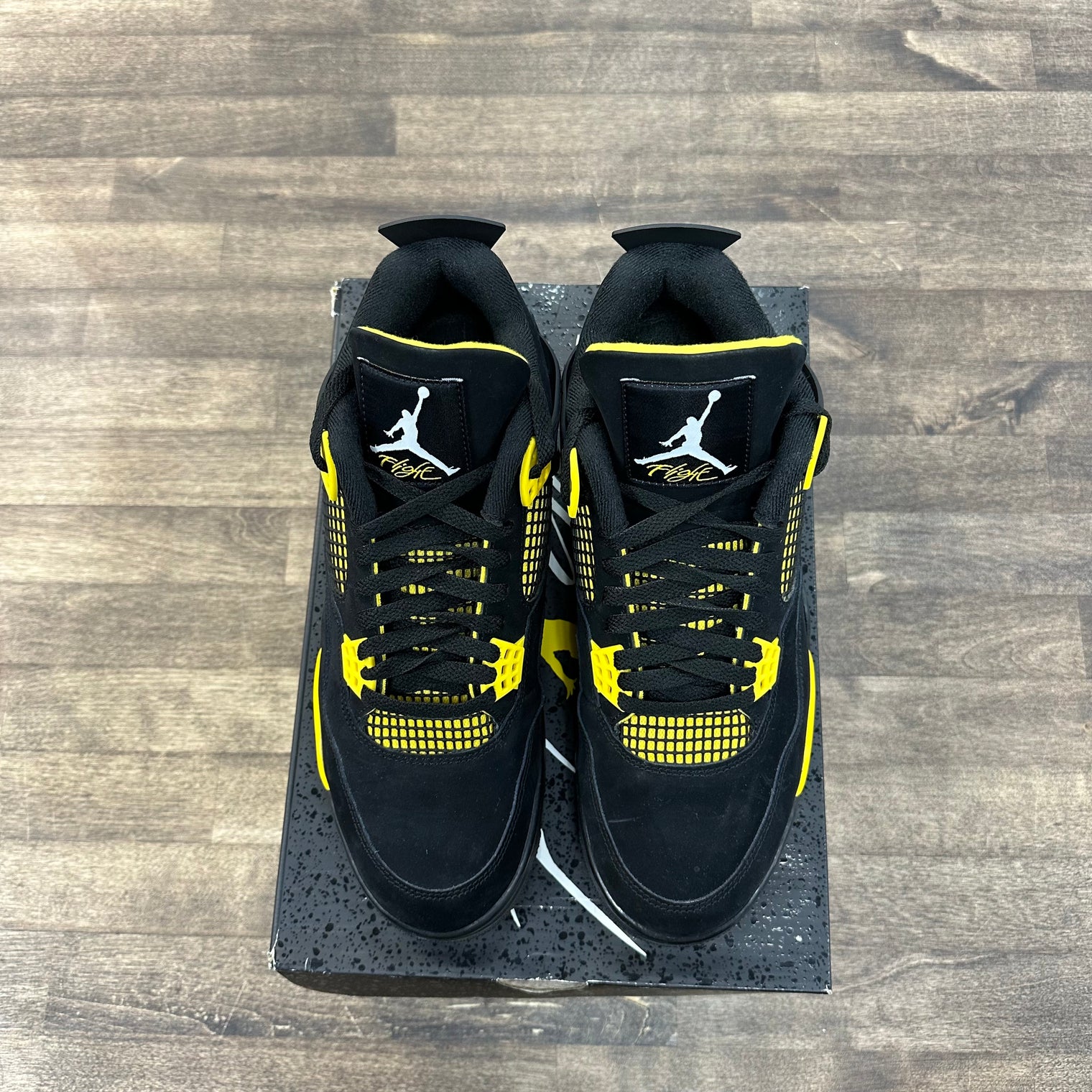 Jordan 4 Retro Thunder (2023) (US 11) (USED)