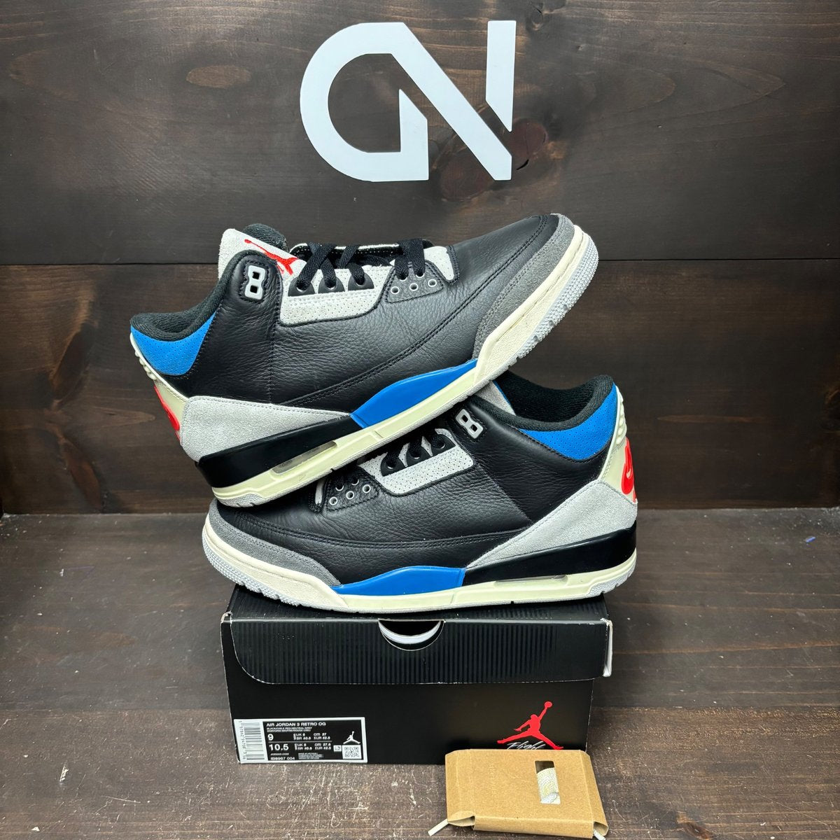 Jordan 3 Retro OG Rare Air Size 9 (Pre-Owned) - front