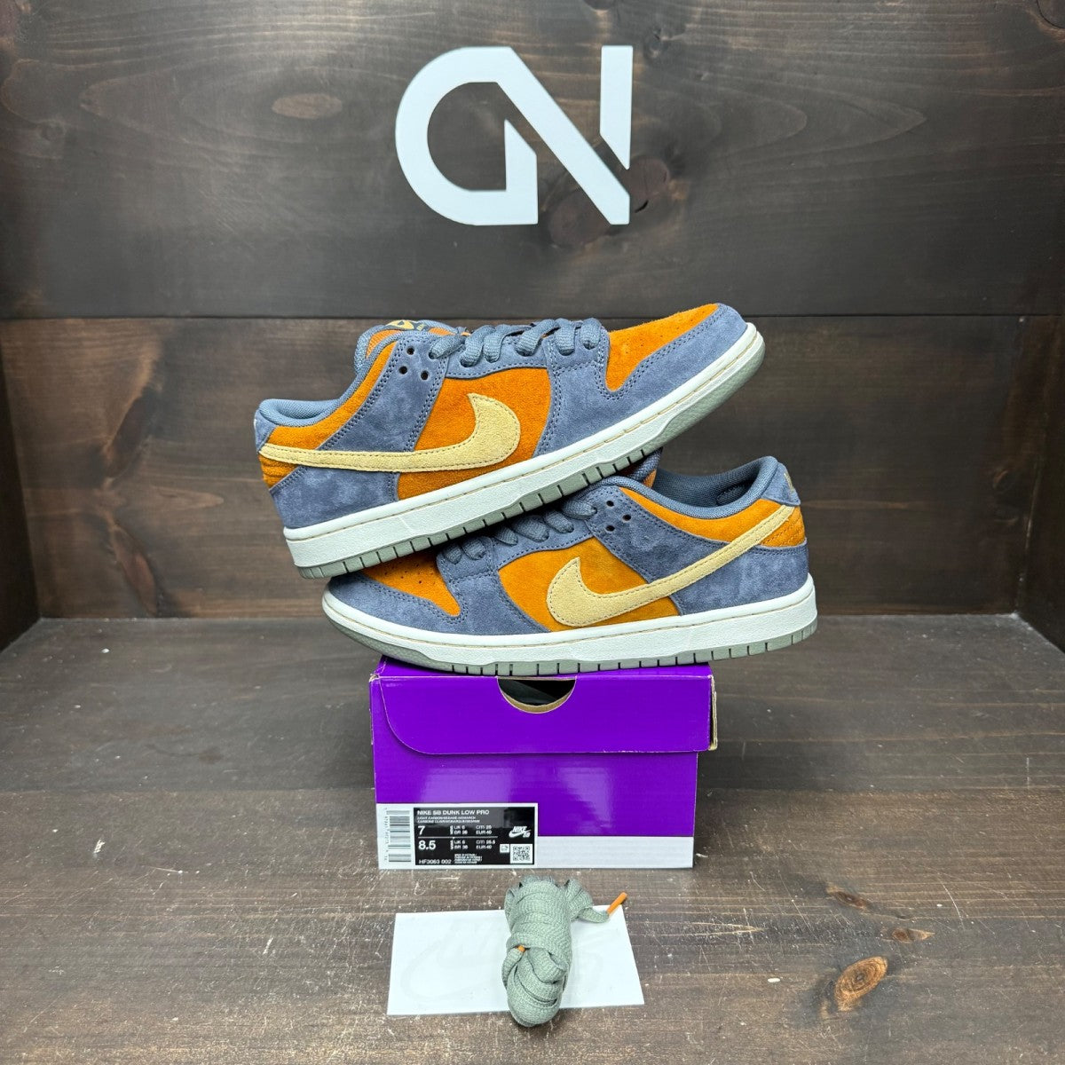 Nike SB Dunk Low Light Carbon Monarch Size 7 (Pre-Owned) - Image 1