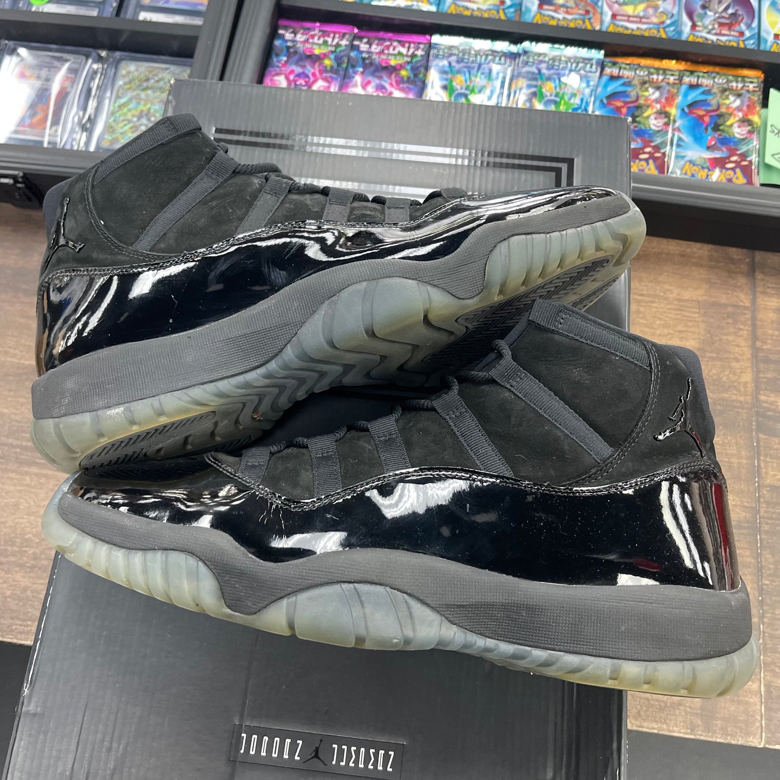 Cap and Gown Jordan 11 (USED)