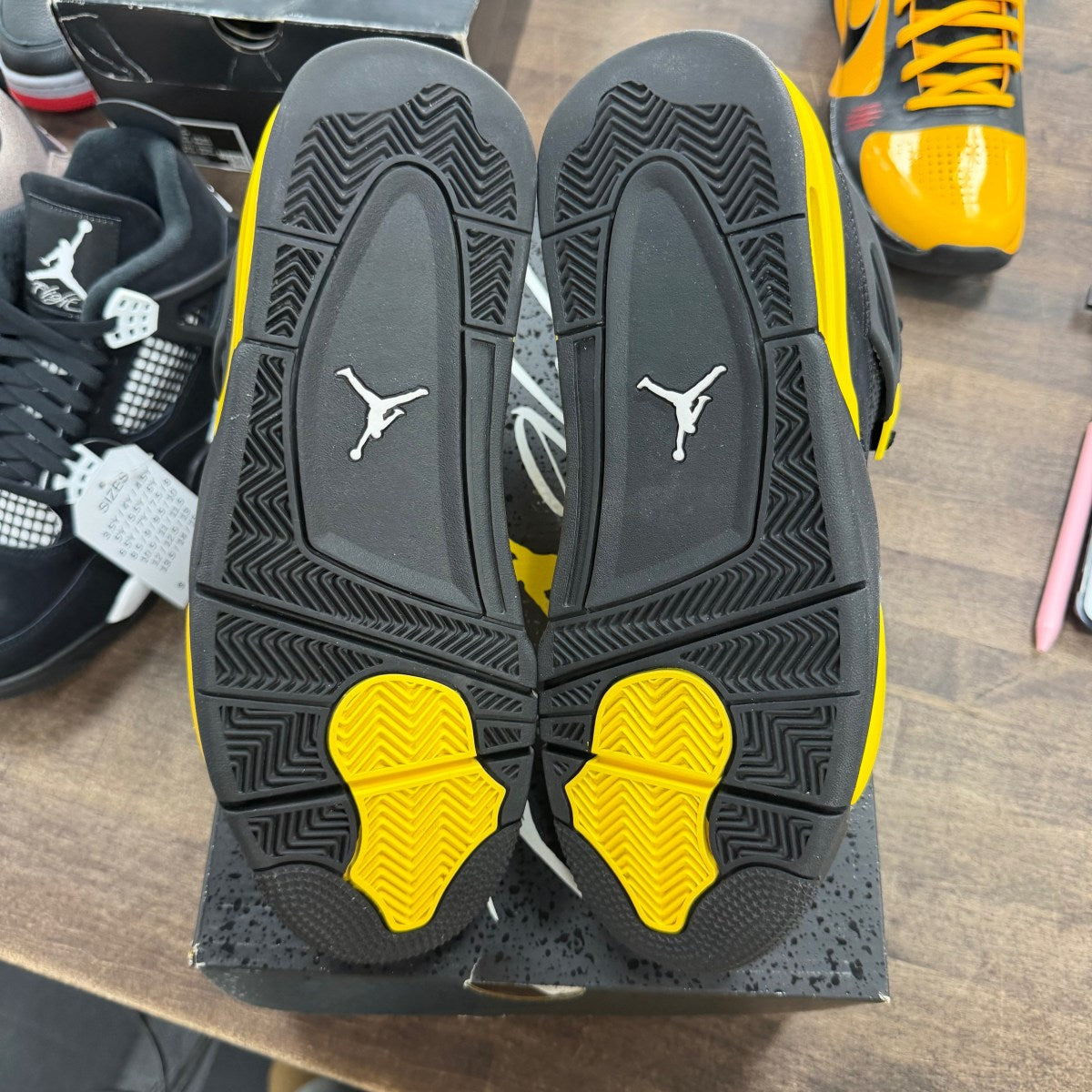 Jordan 4 Retro Thunder (2023) - Image 4