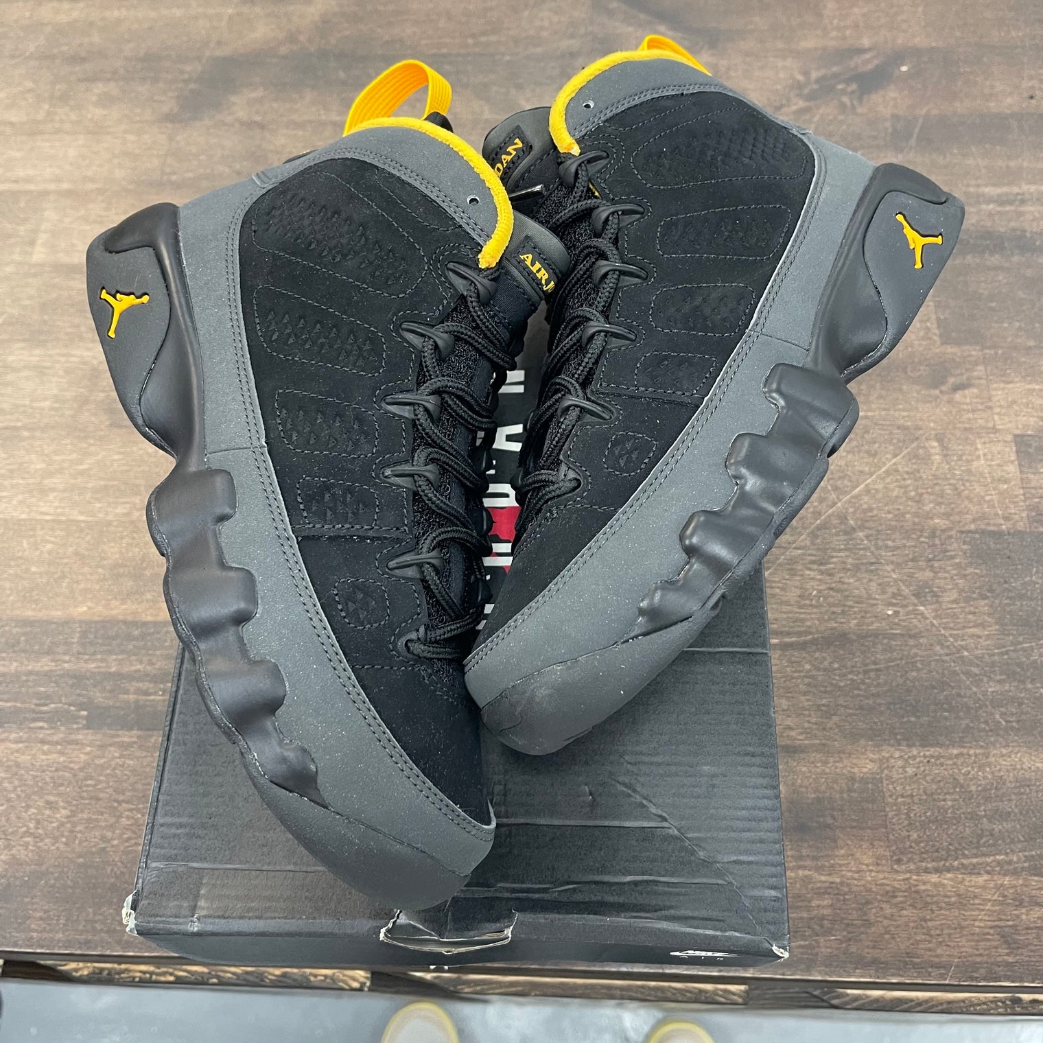 (GS) University Gold Jordan 9 (USED)