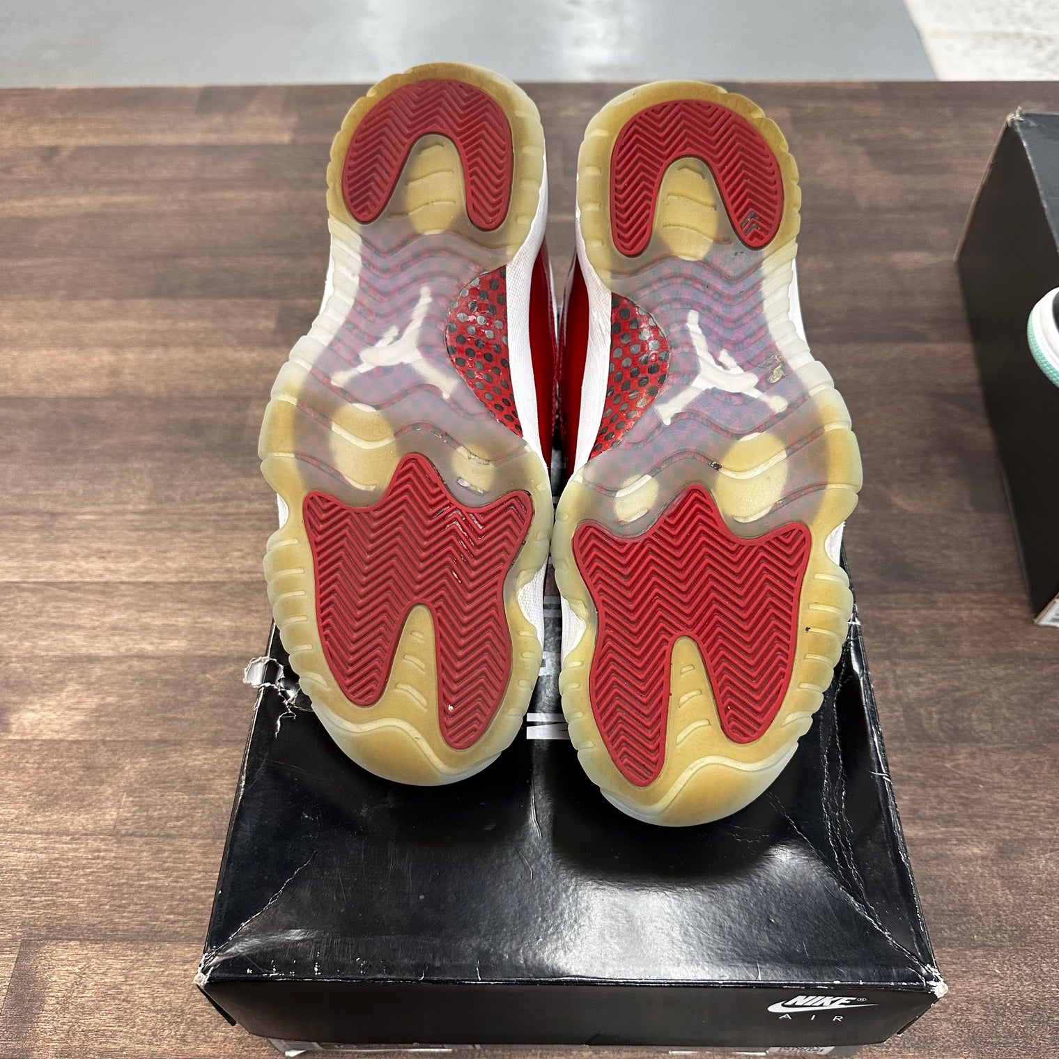 Cherry Jordan 11 (USED)