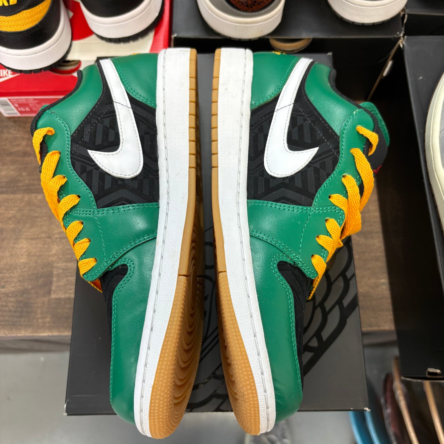 Holiday Special Jordan 1 Low SE (2022) (USED)