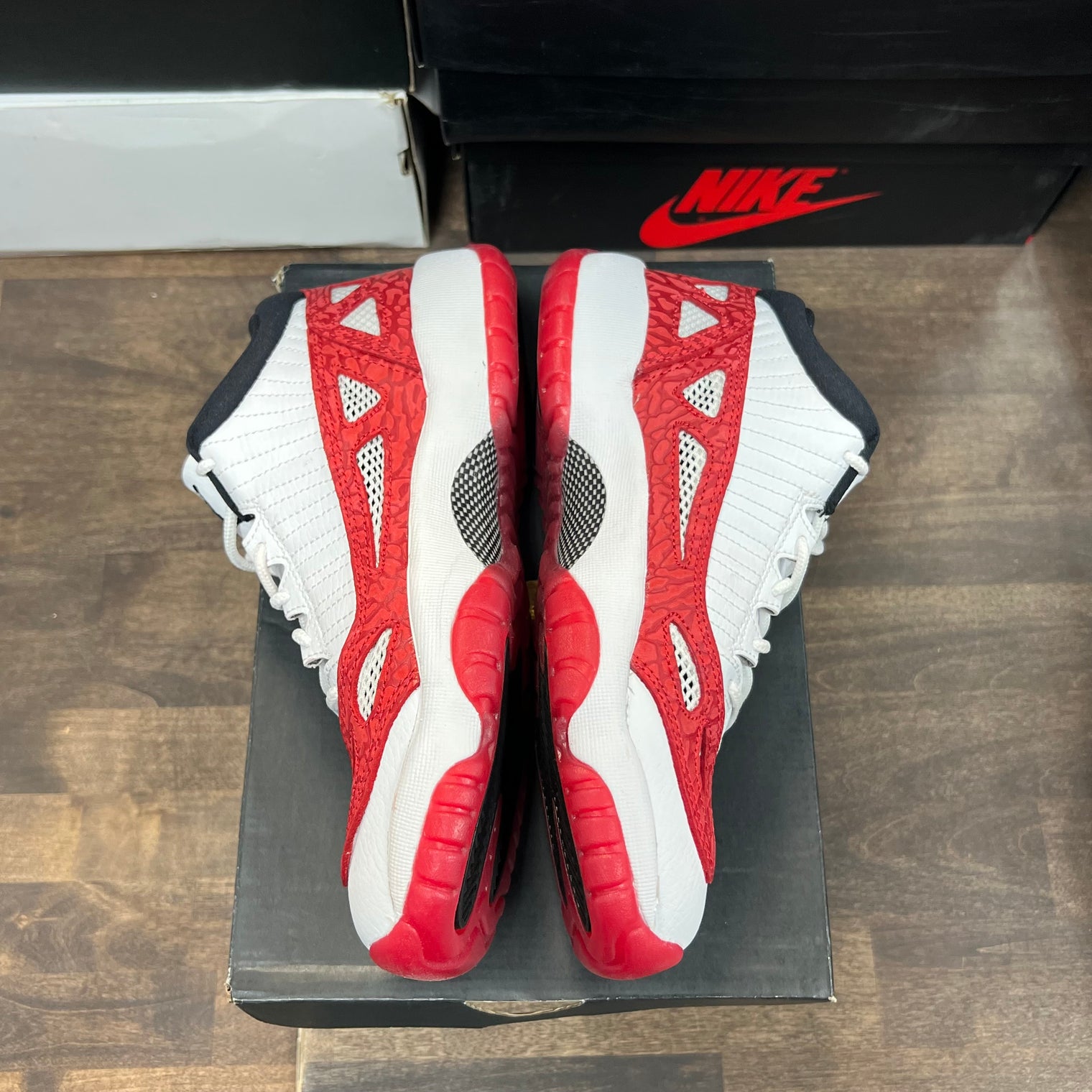 (GS) White Gym Red Jordan 11 Low IE