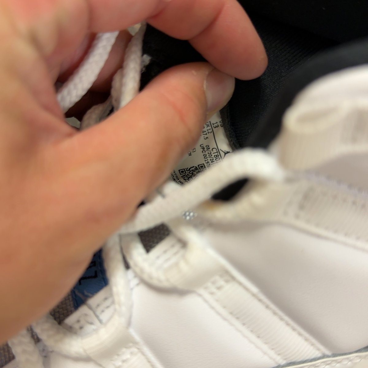 Jordan 11 Retro Legend Blue (2024) Size 13 (Pre-Owned) - aux
