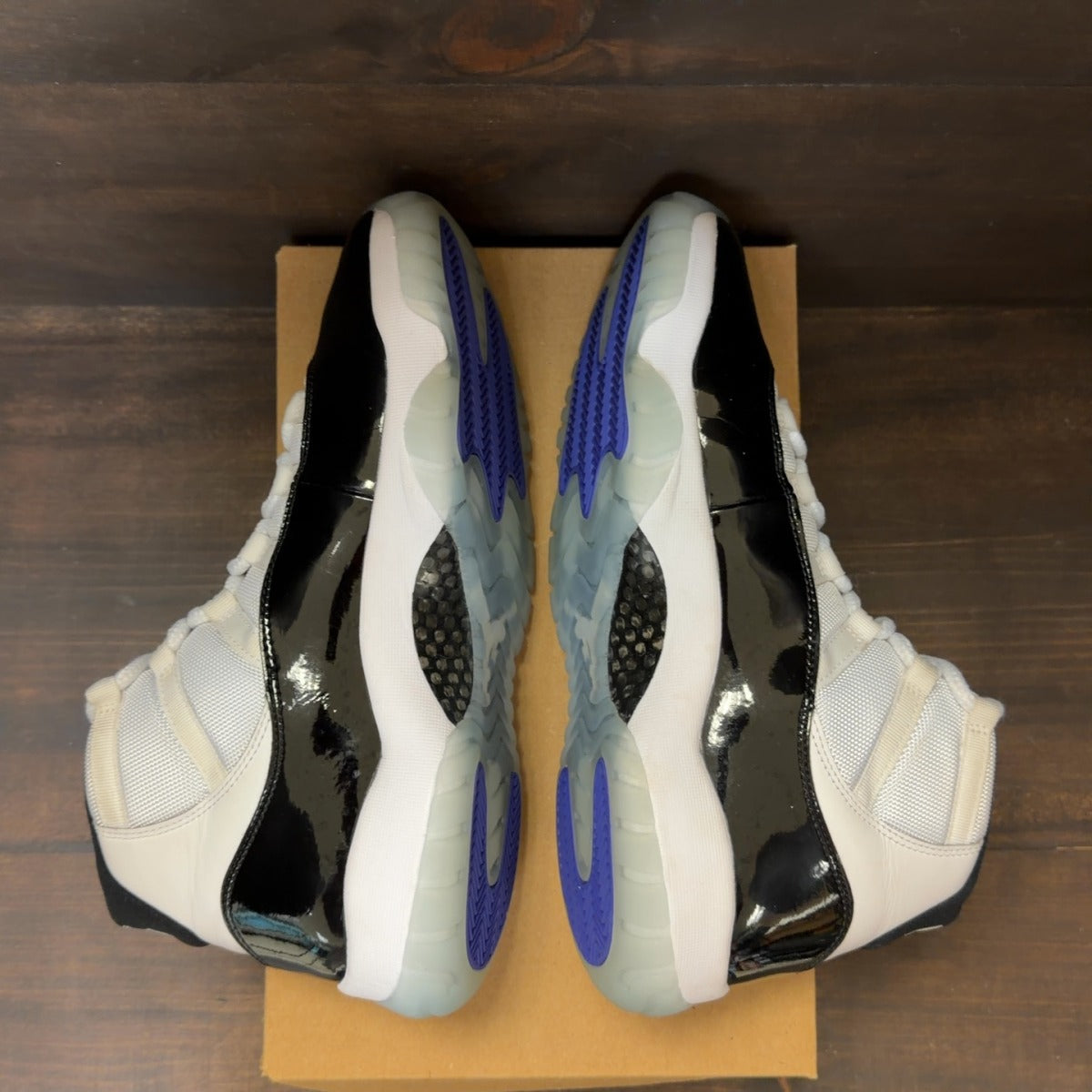 Jordan 11 Retro Concord (2018) Size 10.5 (Pre-Owned) - Image 5