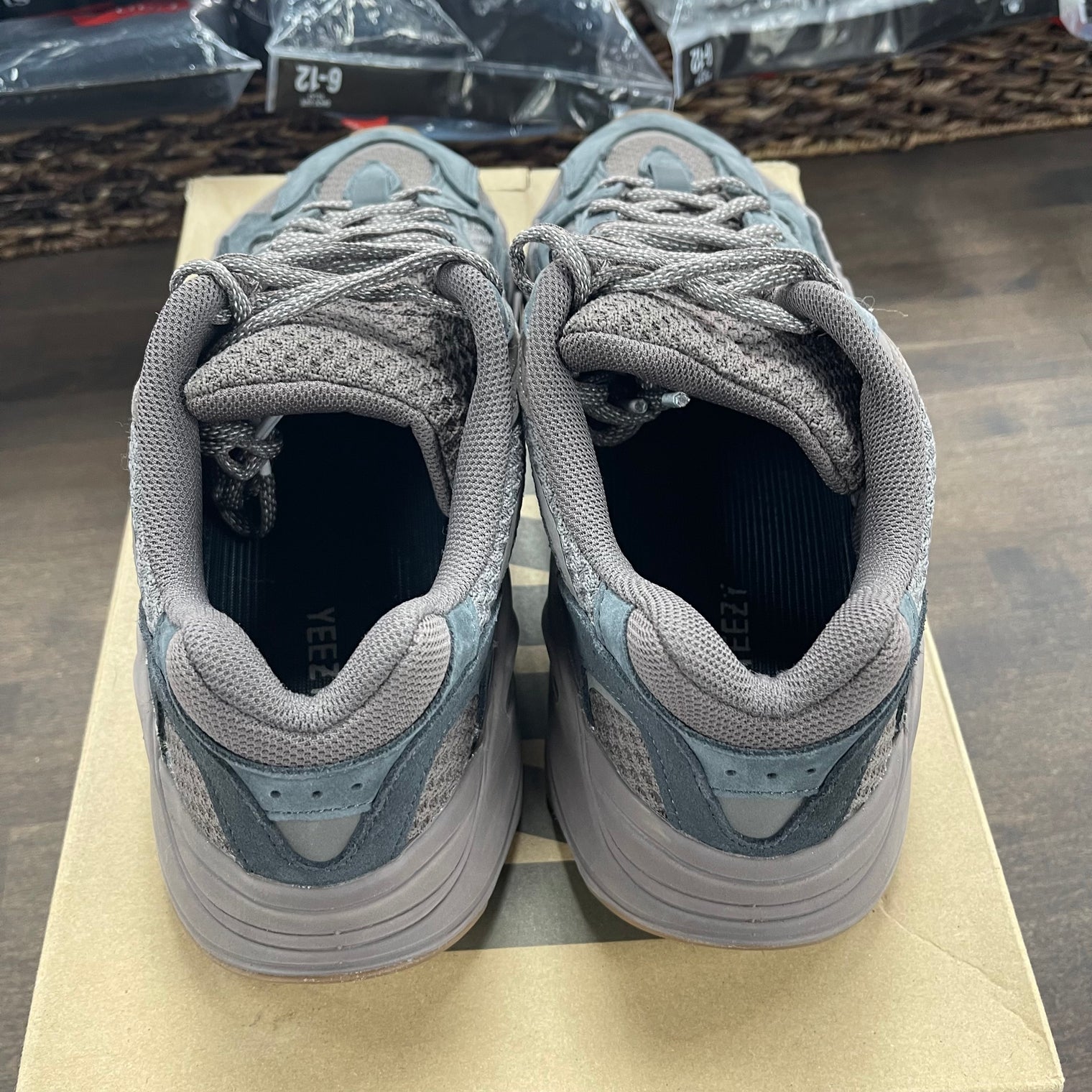 Mauve Yeezy 700 V2 (USED)