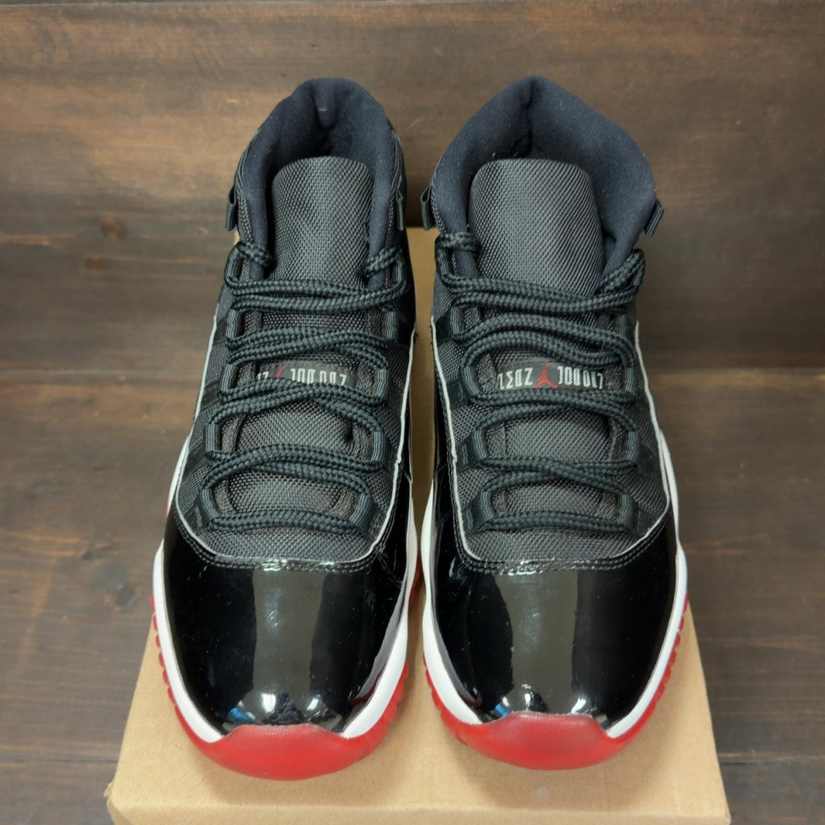 Jordan 11 Retro Playoffs Bred (2019) Size 9 (Pre-Owned) - Image 3