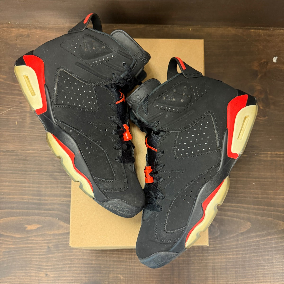Jordan 6 Retro Black Infrared (2019) Size 10 (Pre-Owned) - Image 2