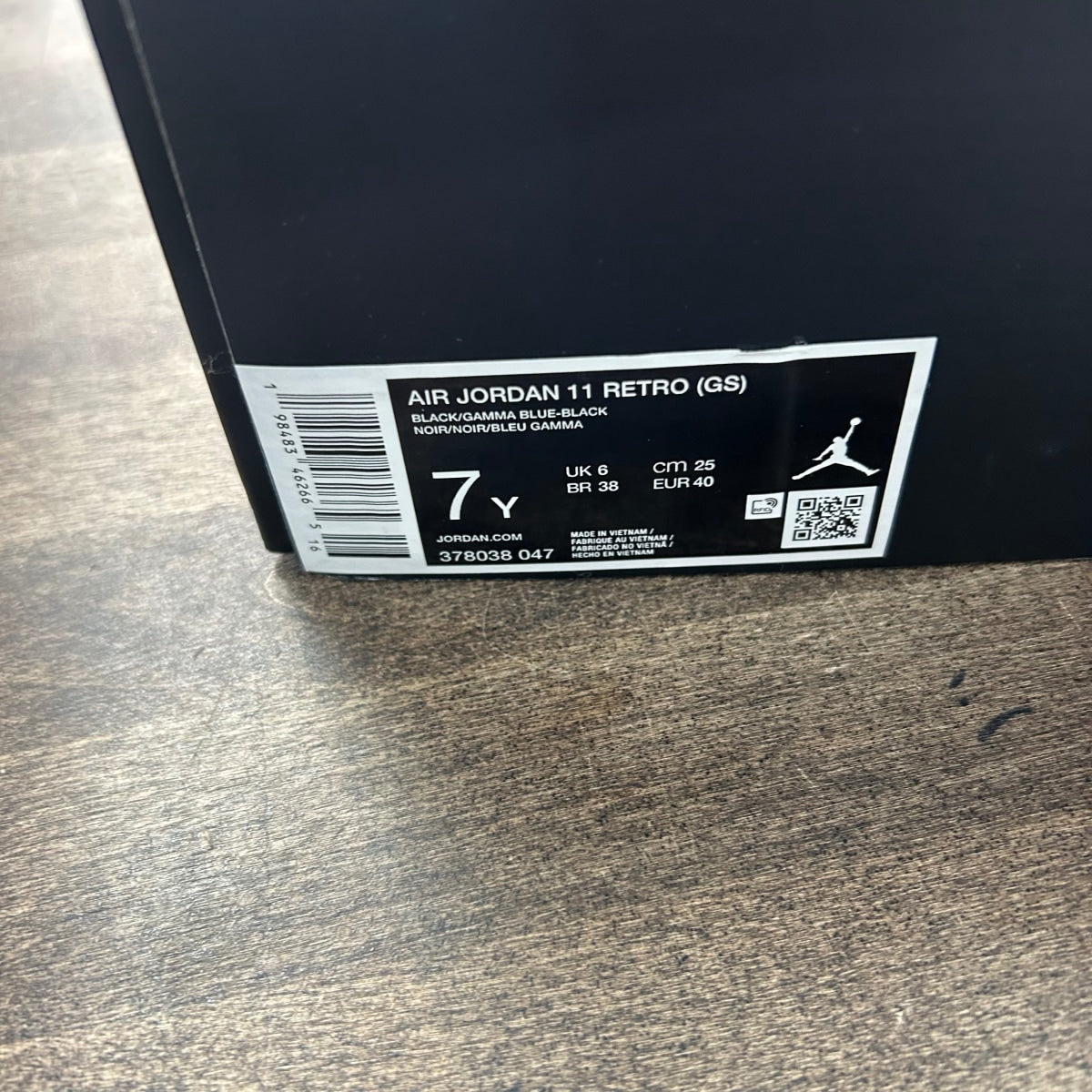 Jordan 11 Retro Gamma Blue (2025) (GS) Size 7Y (Pre-Owned) - Image 6