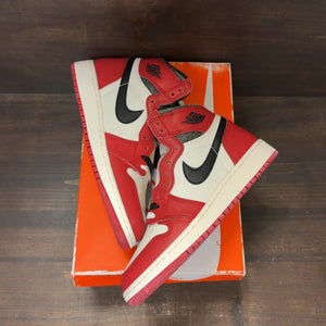 Jordan 1 Retro High OG Chicago Lost and Found (GS) Size 5Y - Image 2