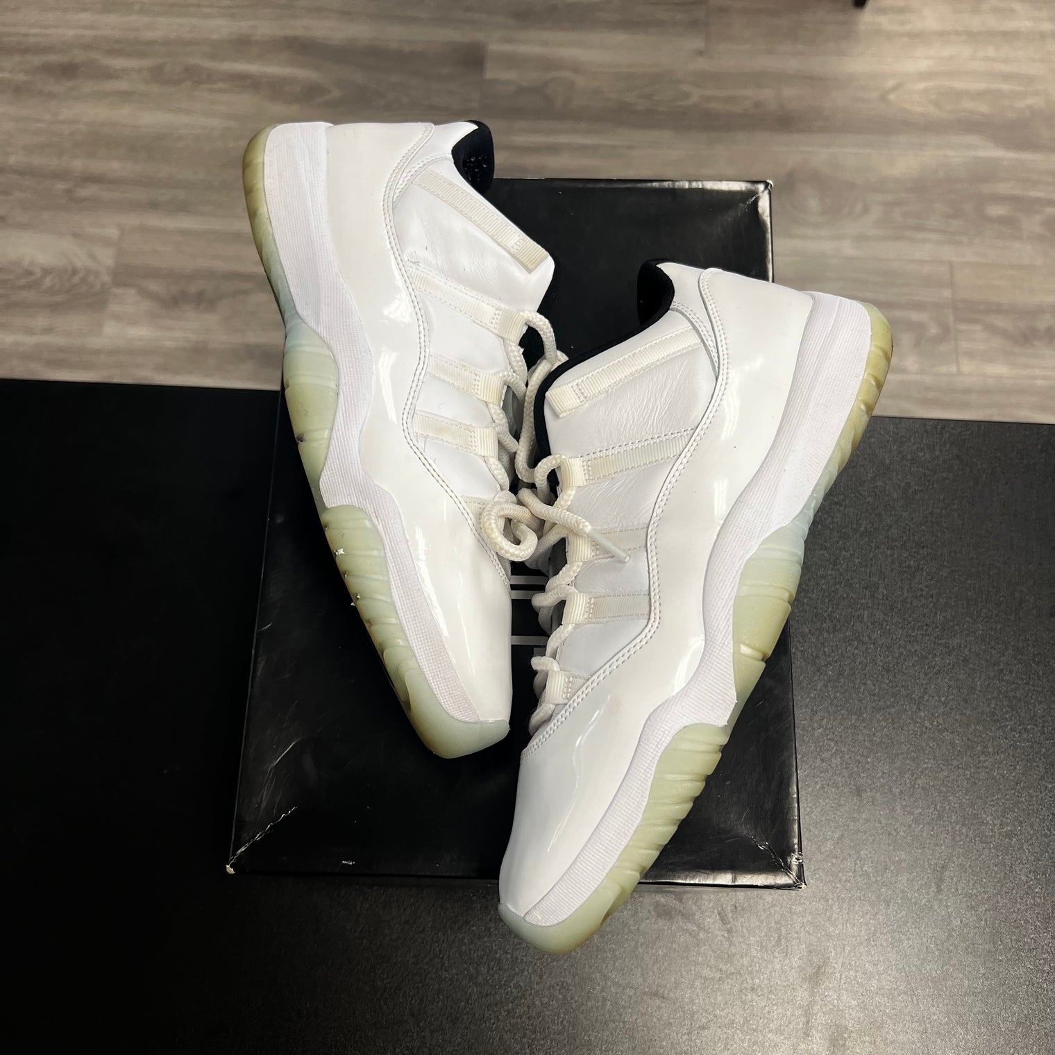 Jordan 11 Low Legend Blue (USED)