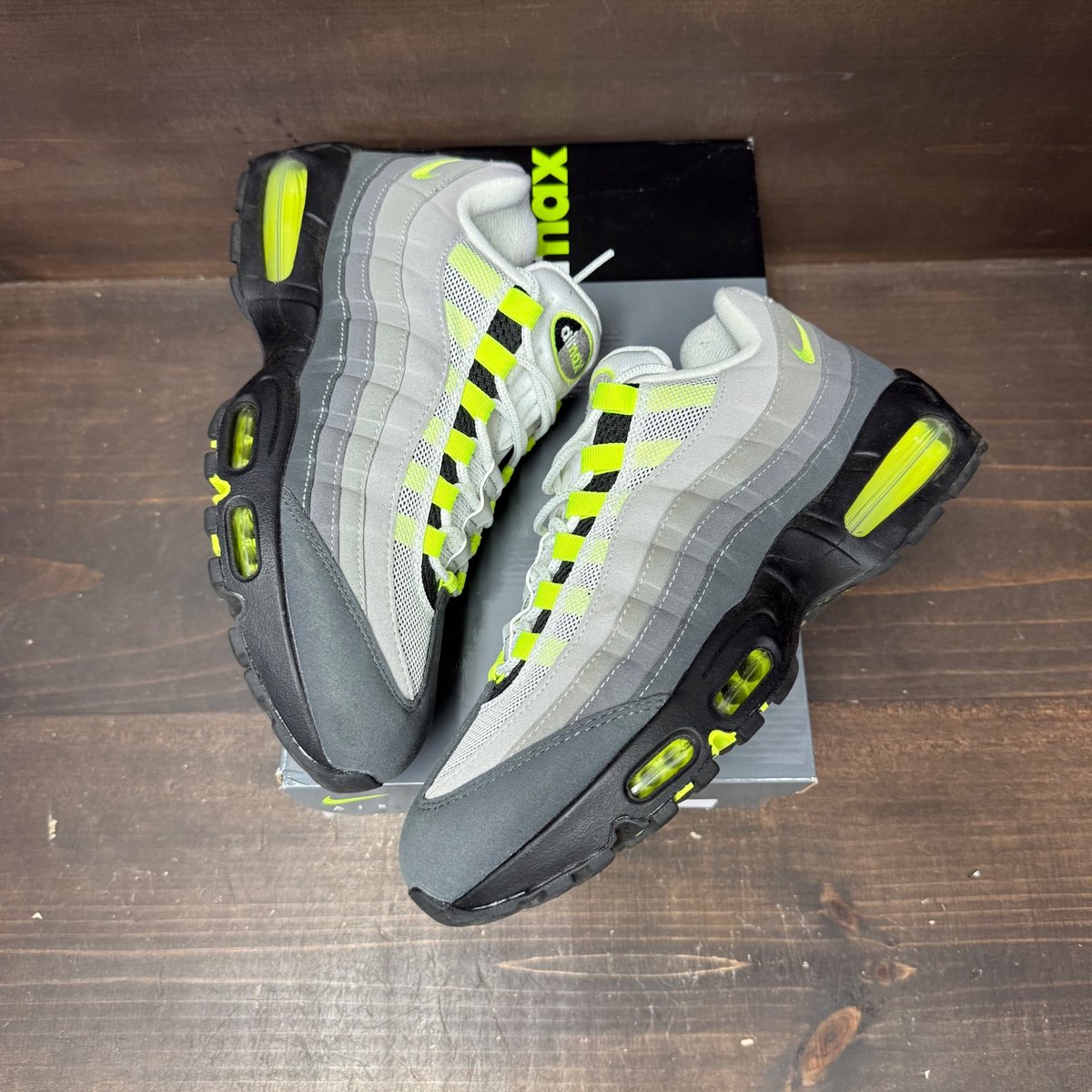 Nike Air Max 95 OG Big Bubble Neon (2025/2026) Size 10 (Pre-Owned) - tag