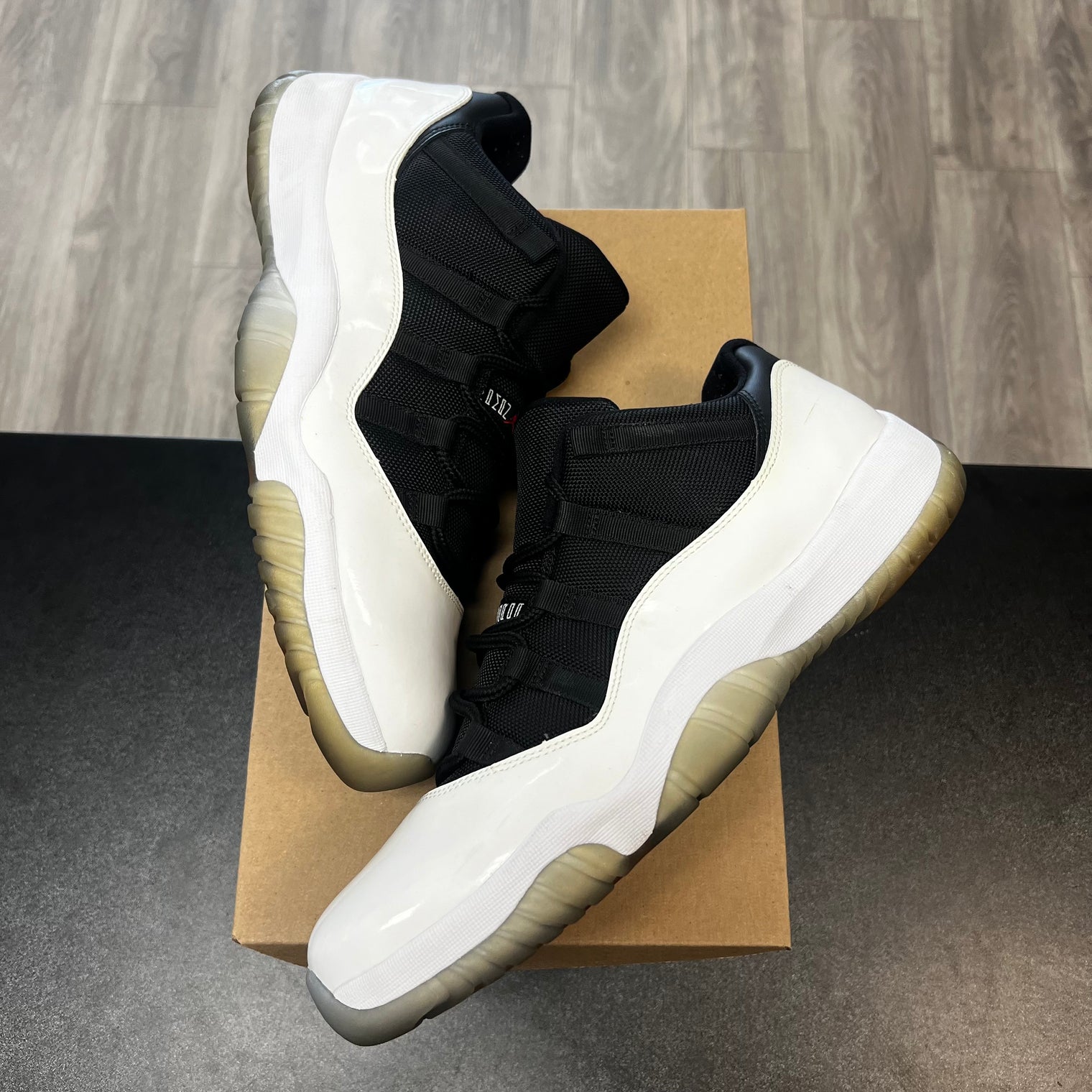 Jordan 11 Retro Low Tuxedo (USED, No box)