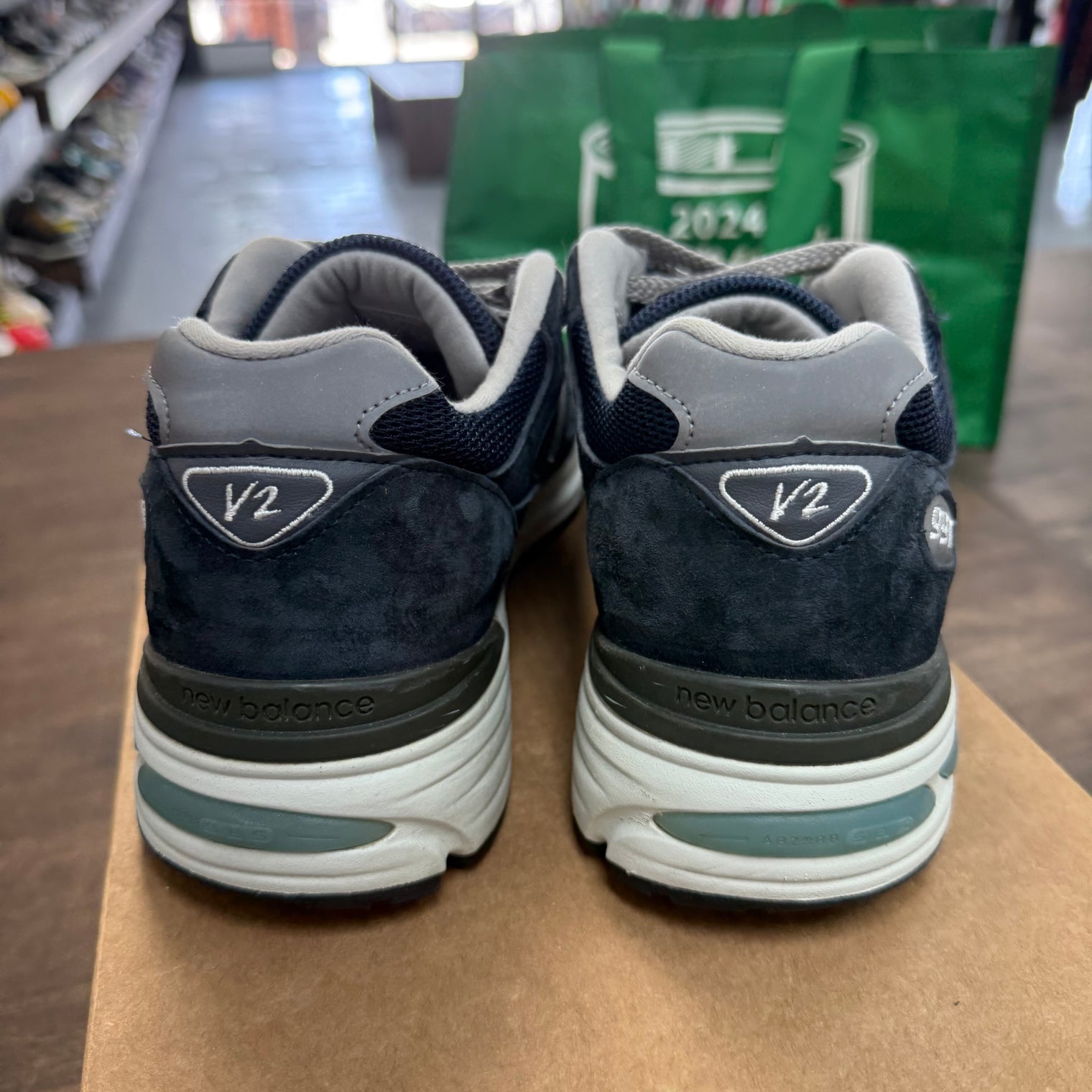 991v2 Made in England Kombu New Balance (USED, No Box)