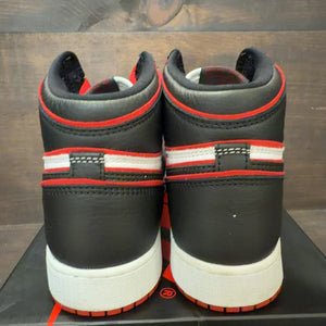 Jordan 1 Retro High Bloodline (GS) Size 5Y (Pre-Owned)